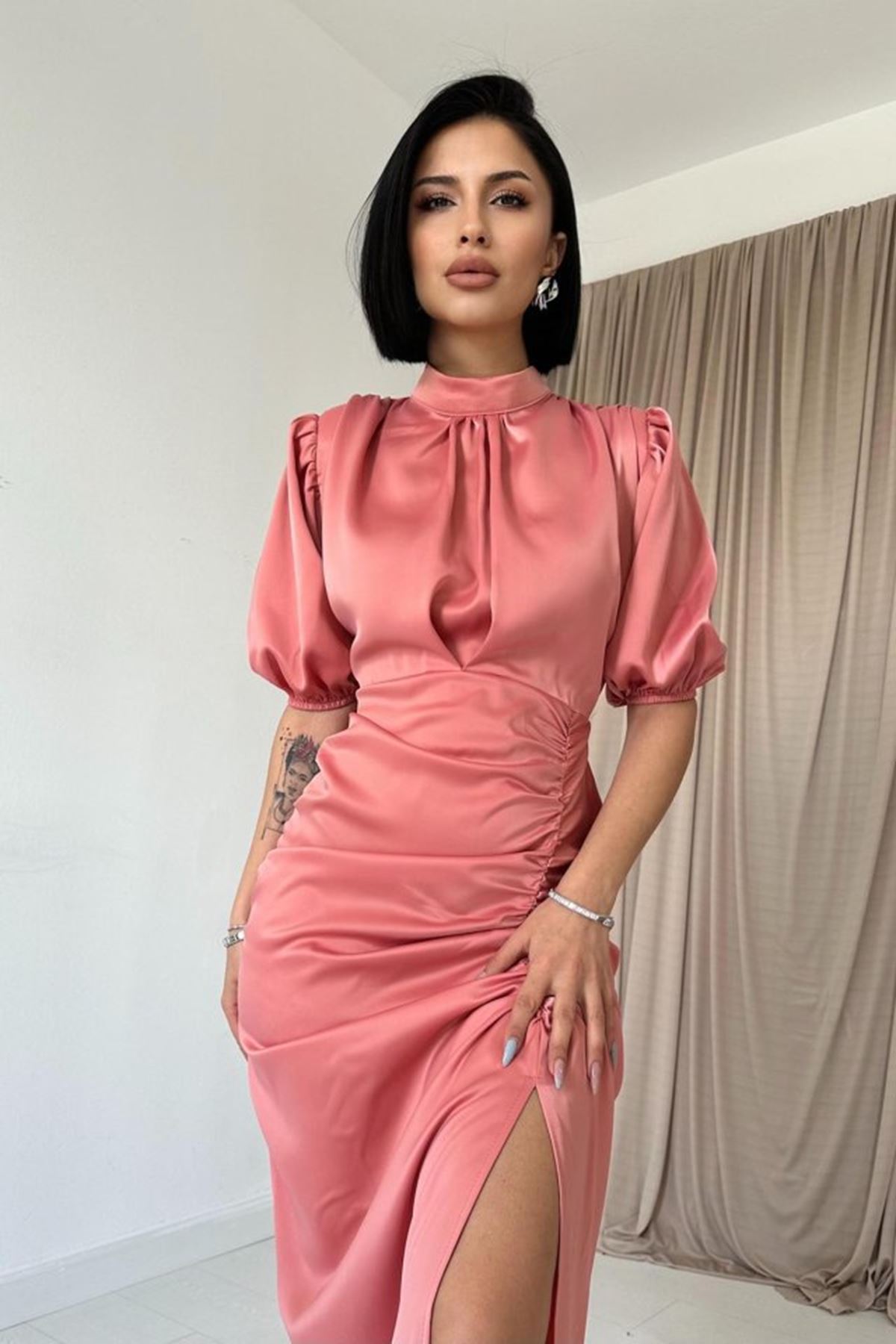 Pudra Büzgülü Saten Elbise