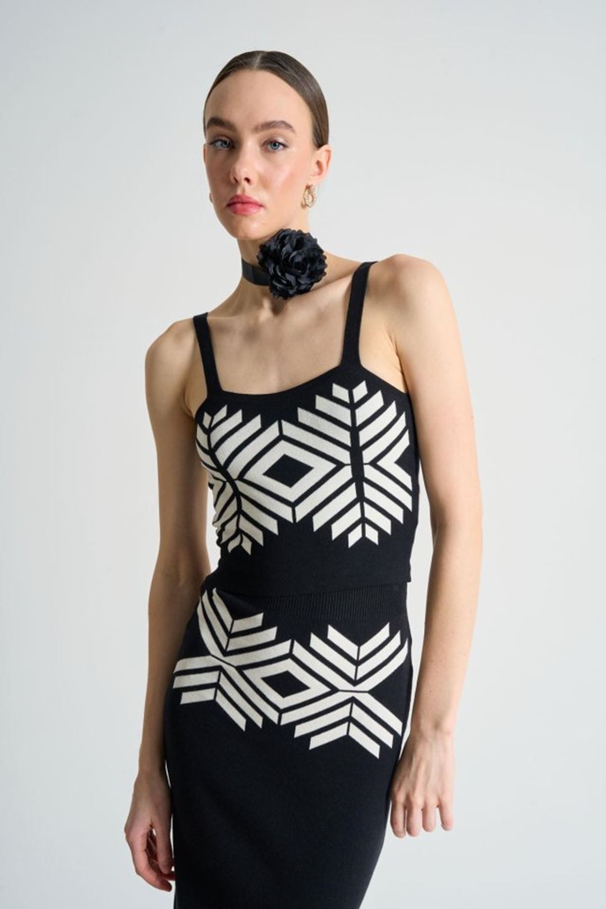 Jakarlı İnce AskılıTriko Takım - Siyah-Beyaz Kayısı