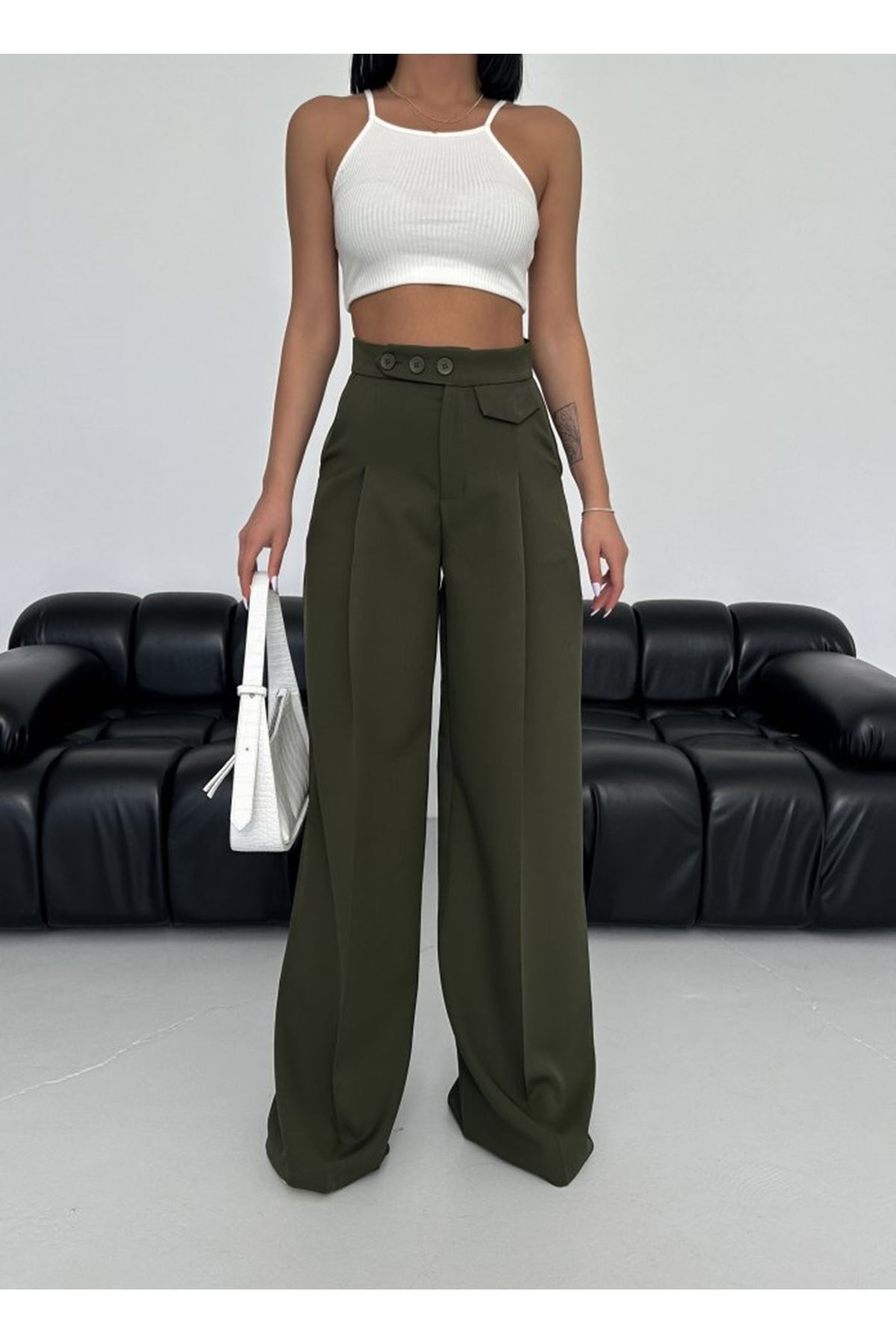 Üç Düğme Detayli Palazzo Pantolon