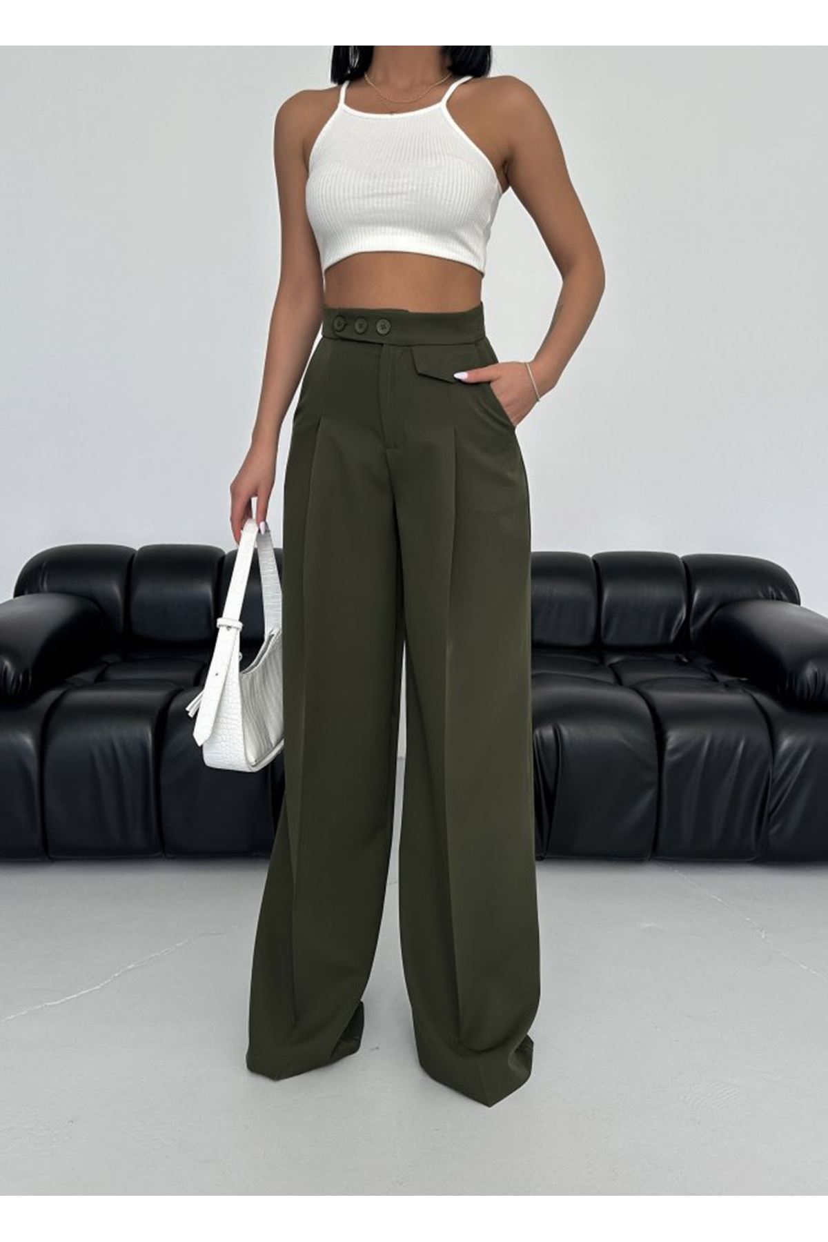 Üç Düğme Detayli Palazzo Pantolon