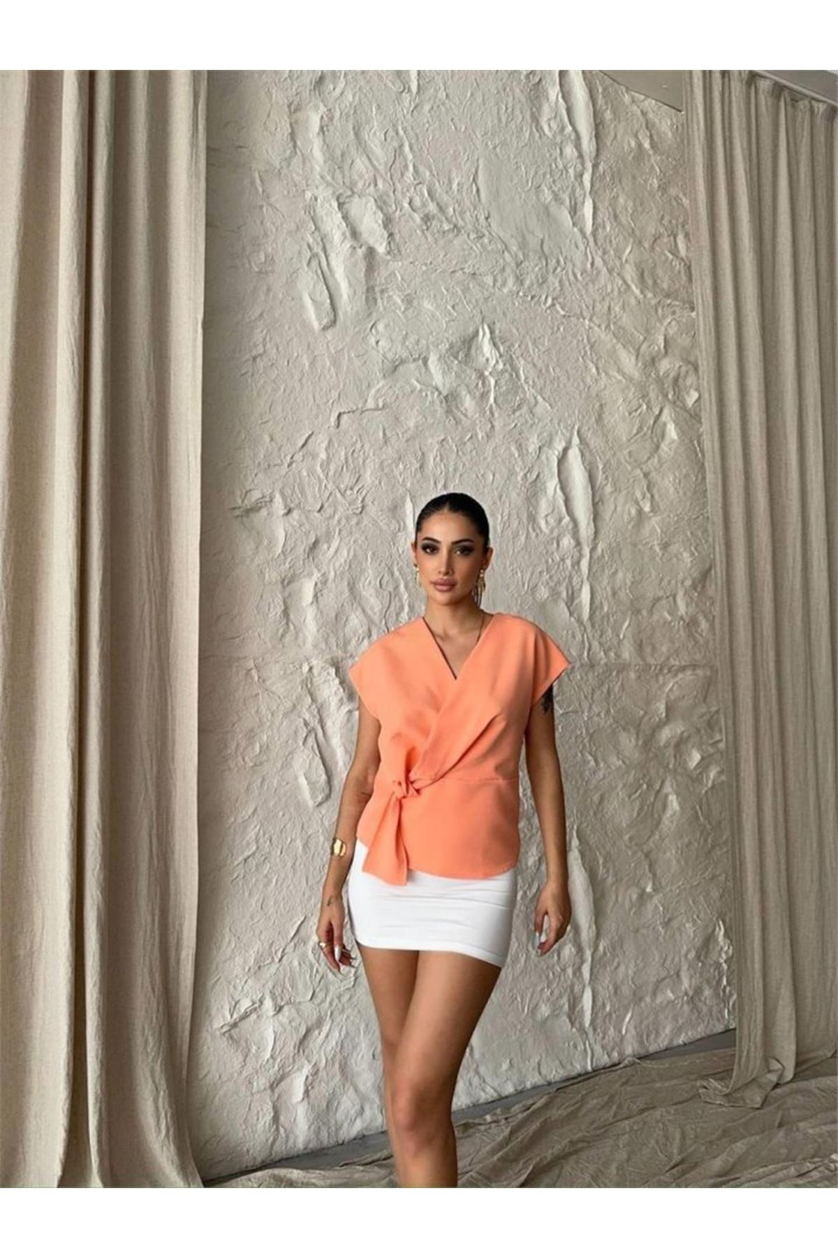 YANDAN BAĞLAMA DETAYLI KOLSUZ BLUZ - Somon