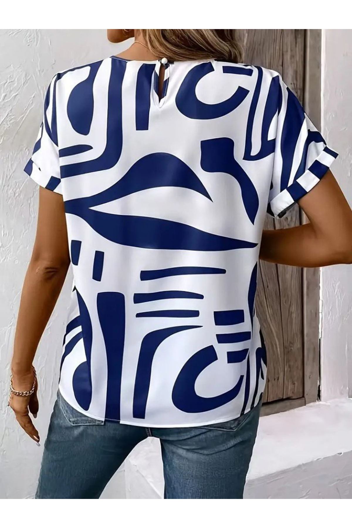 Kadın Kısa Kollu Yuvarlak Yaka Desenli Süprem Bluz