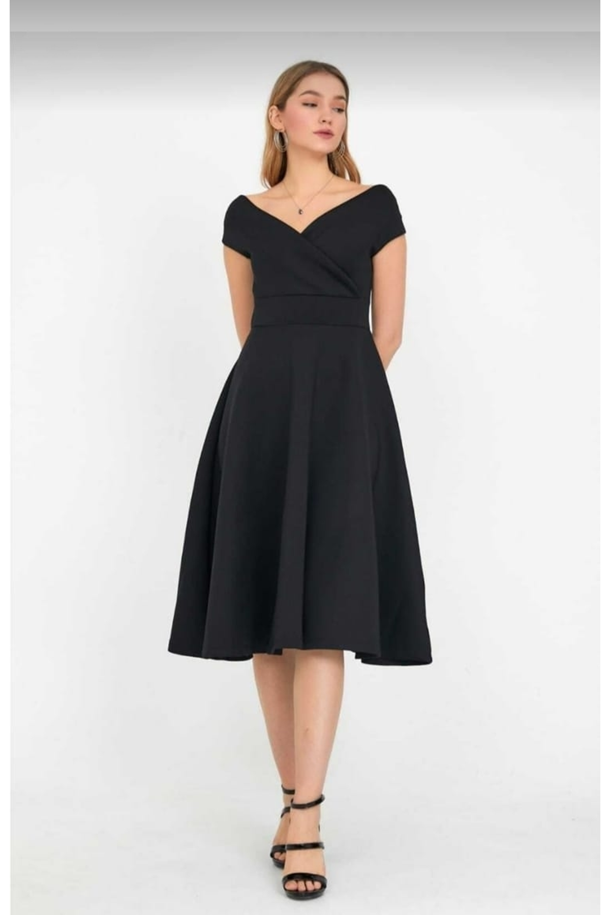 Düşük Omuz Eteği Pileli Krep Kumaş Midi Boy Elbise