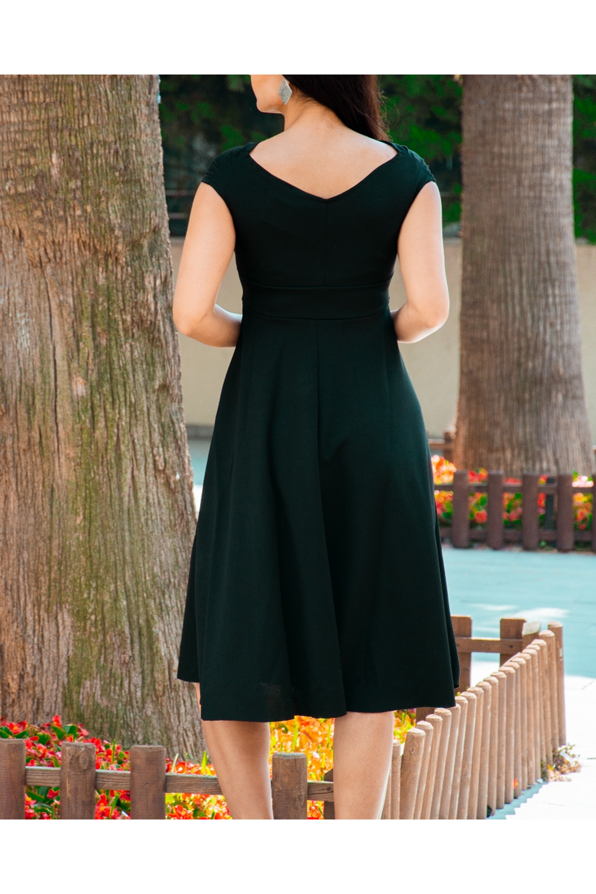 Düşük Omuz Eteği Pileli Krep Kumaş Midi Boy Elbise