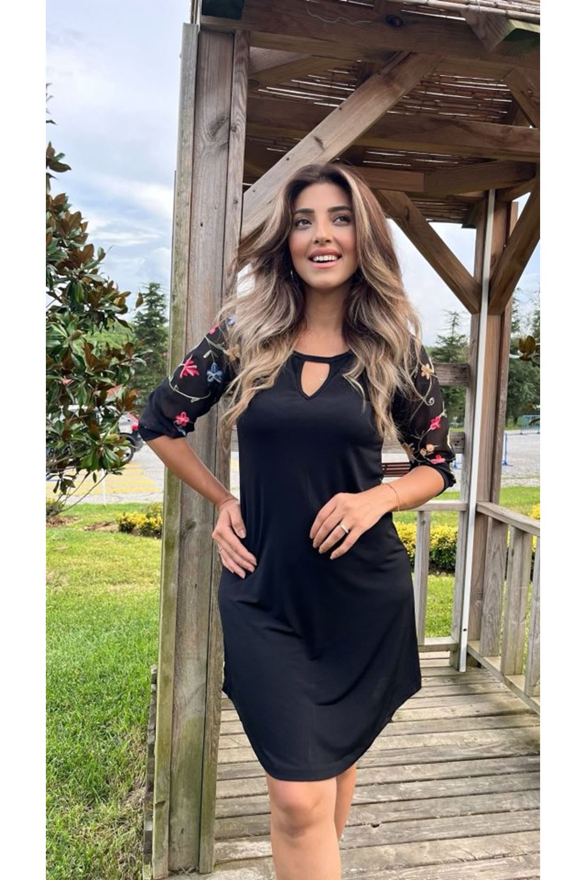 Kadın Fakir Kol Bisiklet Yaka çiçek Desen Sandy Salaş Kısa Elbise