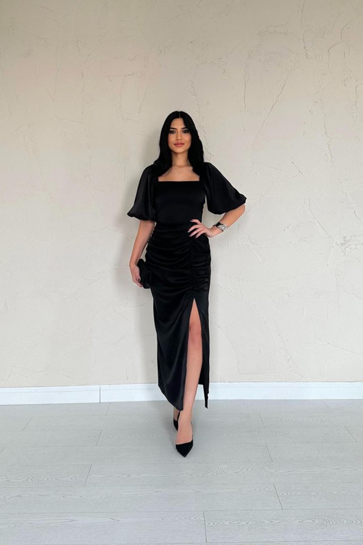 Siyah Büzgülü Saten Elbise