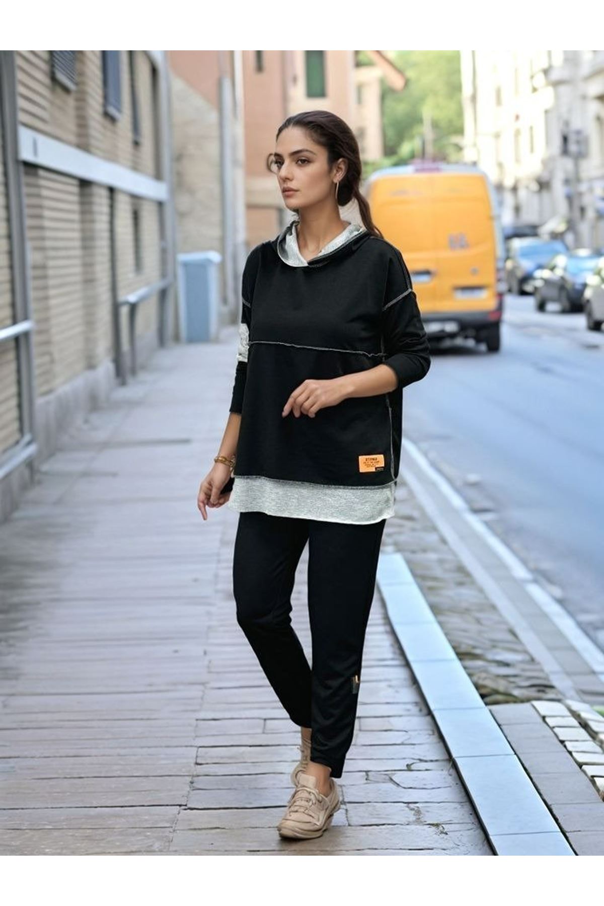 Kadın Siyah Kapşonlu Etek Ucu Detay Arma Ters Dikiş Gorunumlu Ikili Takım