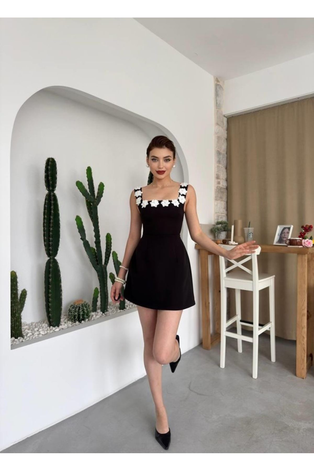 Alyosa Çiçek Detaylı Elbise