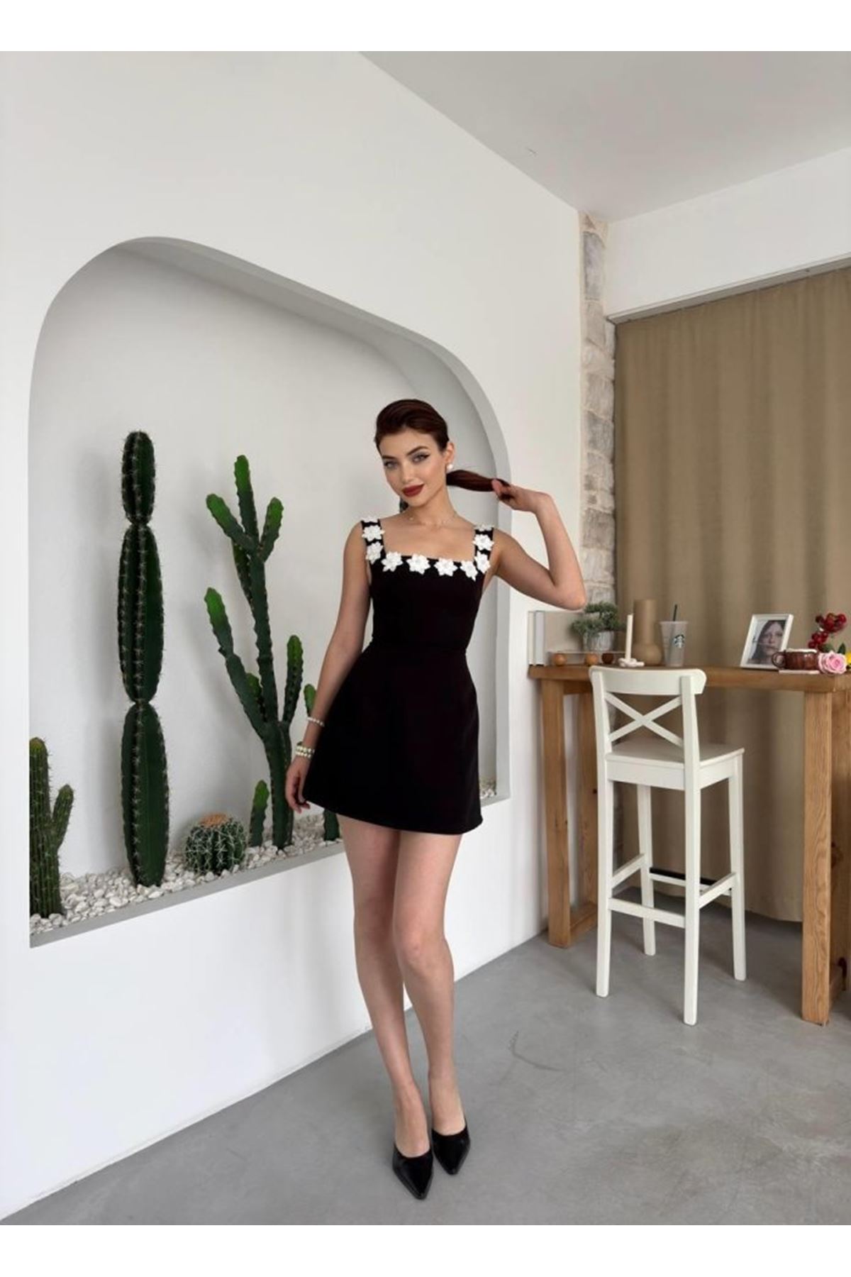 Alyosa Çiçek Detaylı Elbise