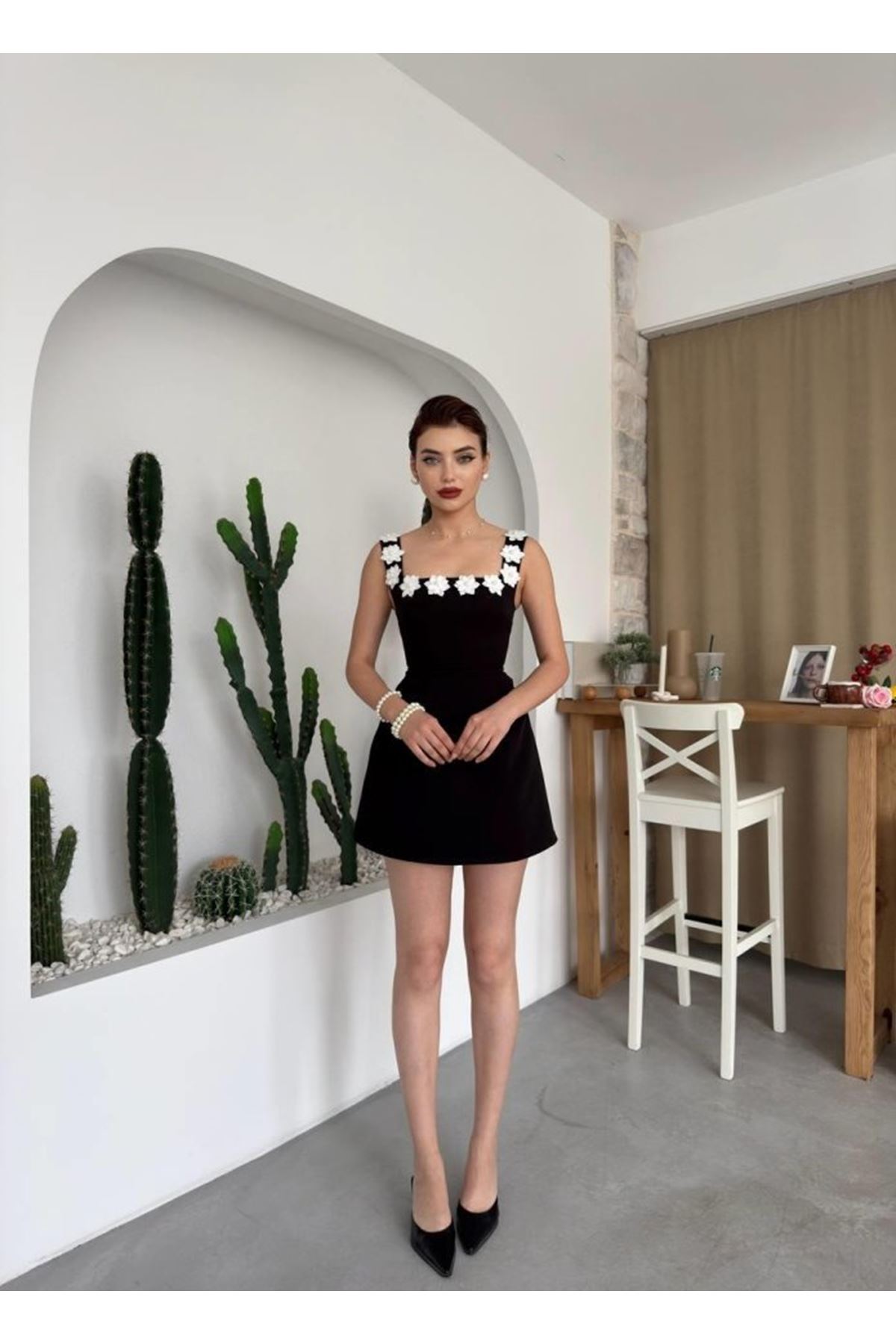 Alyosa Çiçek Detaylı Elbise