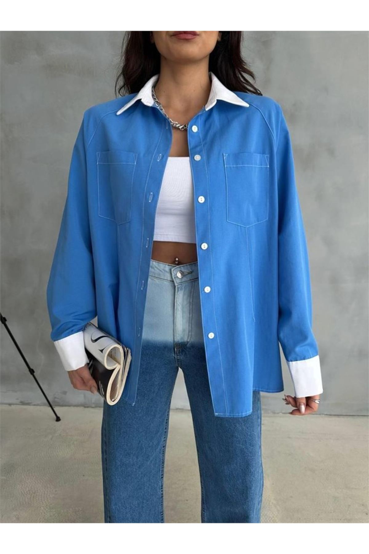 KOL VE MANŞET BEYAZ KAPALI PİLE DETAYLI GÖMLEK - Mavi