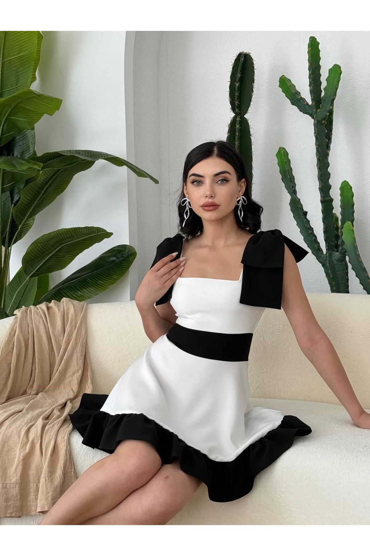 Miron Omuz Fiyonklu Elbise