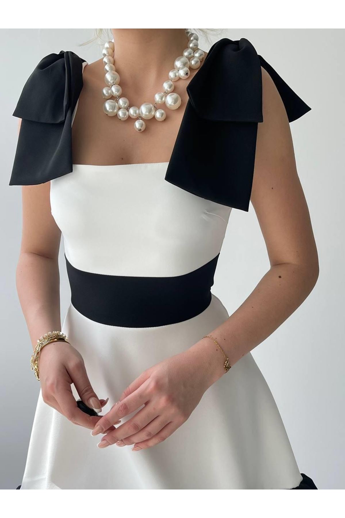 Miron Omuz Fiyonklu Elbise