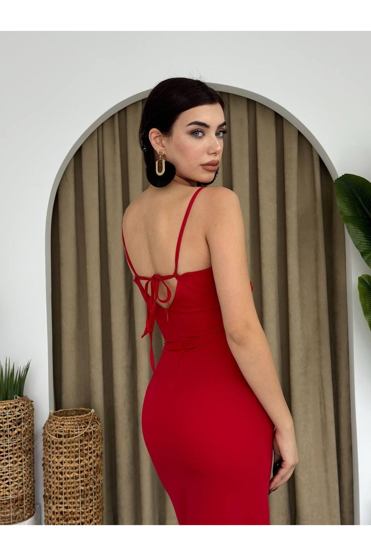 Papalia Sırt Detaylı Elbise