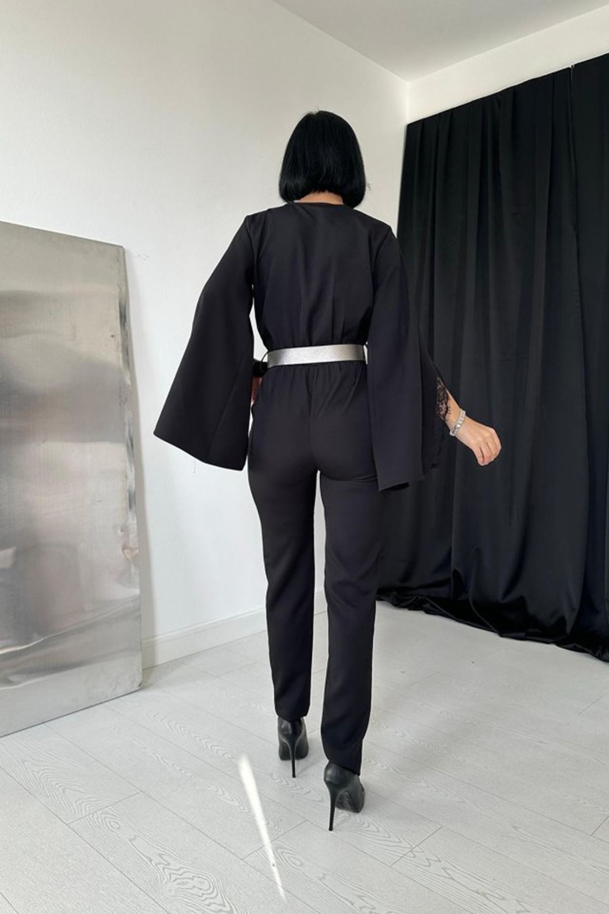 Siyah Yırtmaçlı Tulum