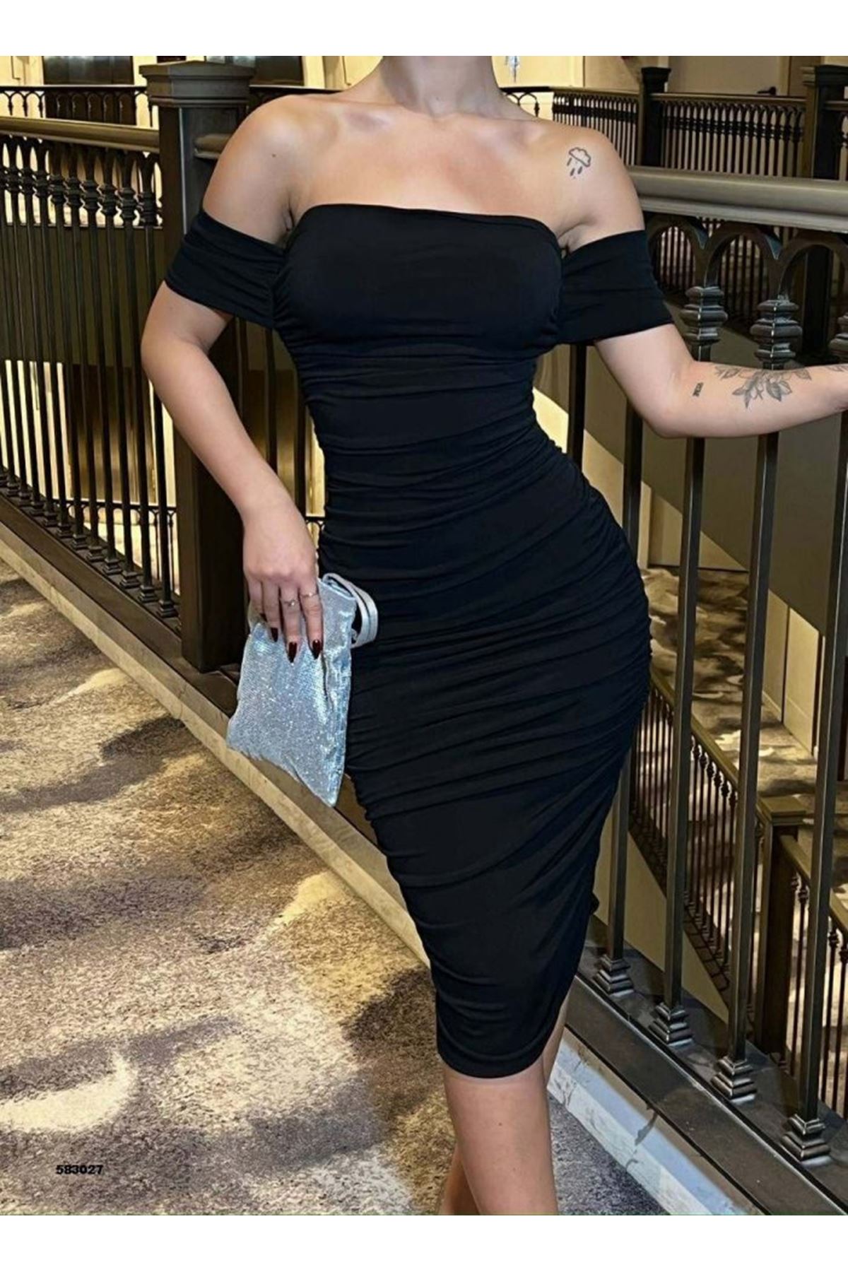 Kadın Madonna Yaka Sandy Kumaş Büzgü Detay Midi Boy Elbise