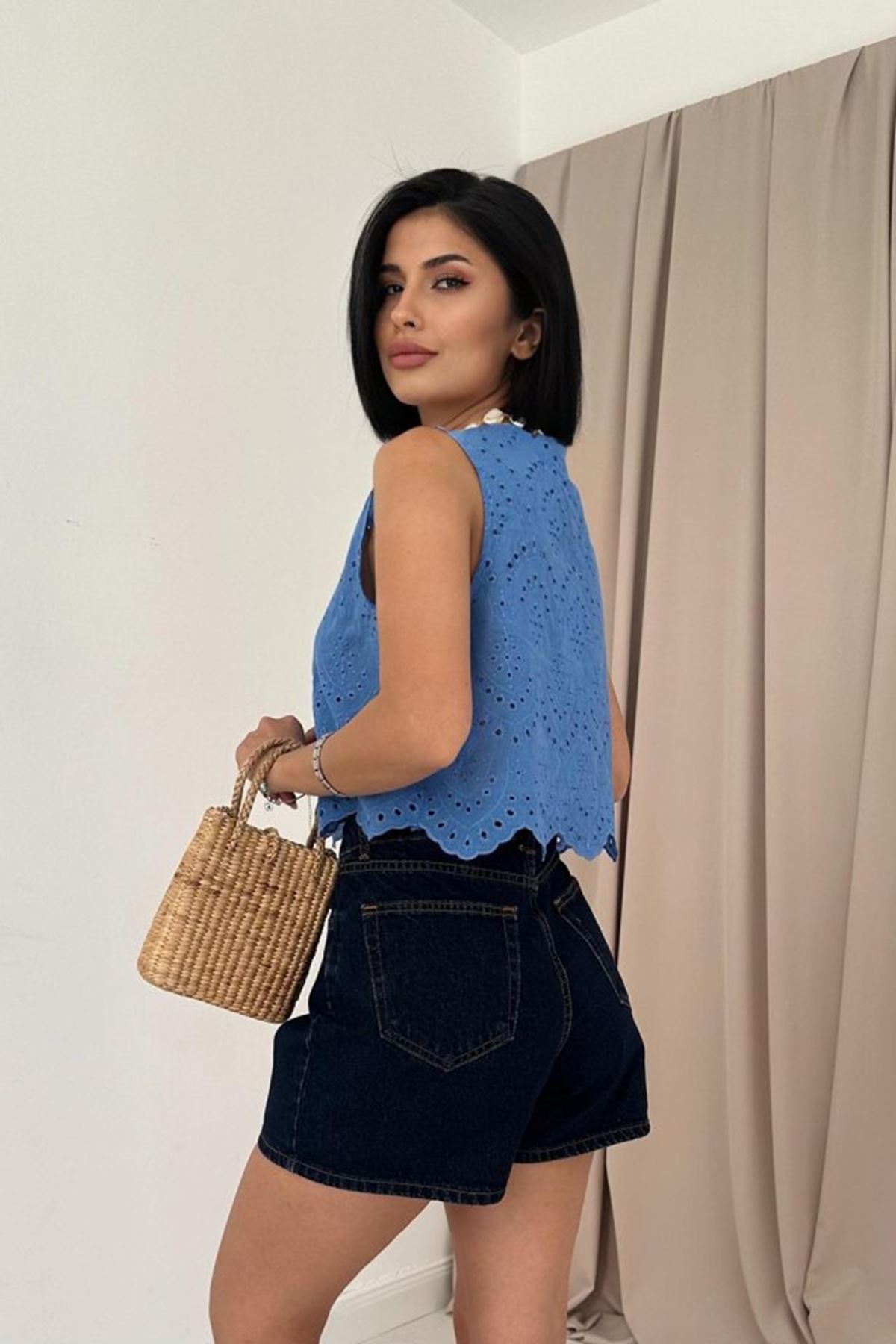 Mavi Sıfır Kol Brode Bluz