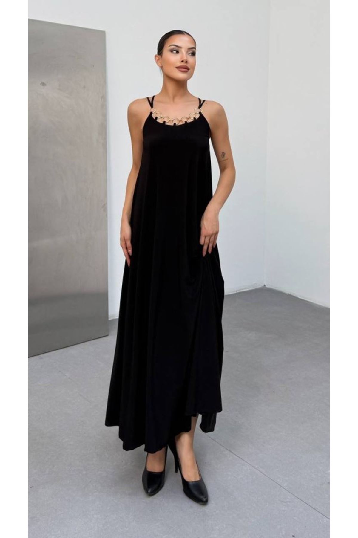 Kadın Omuz Askılı Kuş Gözü Zincir Detay Sandy Kumaş Maxi Boy Elbise