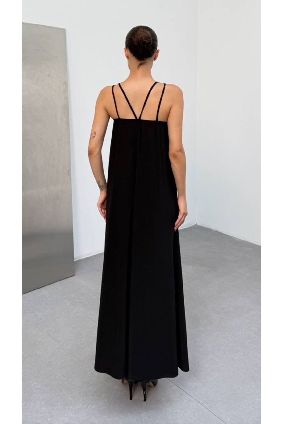 Kadın Omuz Askılı Kuş Gözü Zincir Detay Sandy Kumaş Maxi Boy Elbise