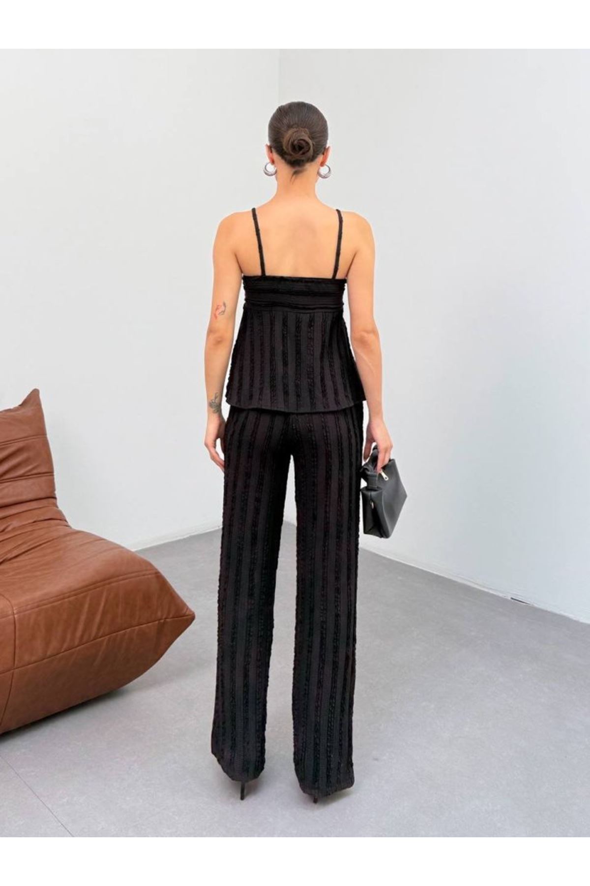 Kadın Siyah Dokulu Askılı Üst Ve Bol Paça Pantolon 2’li Takım