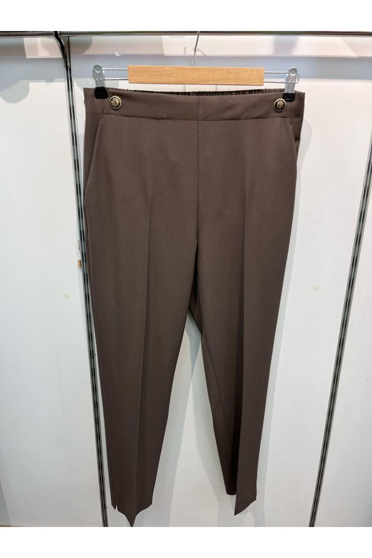 Dekorati̇f Düğmeli̇ Arka Bel Lasti̇kli̇ Pantolon