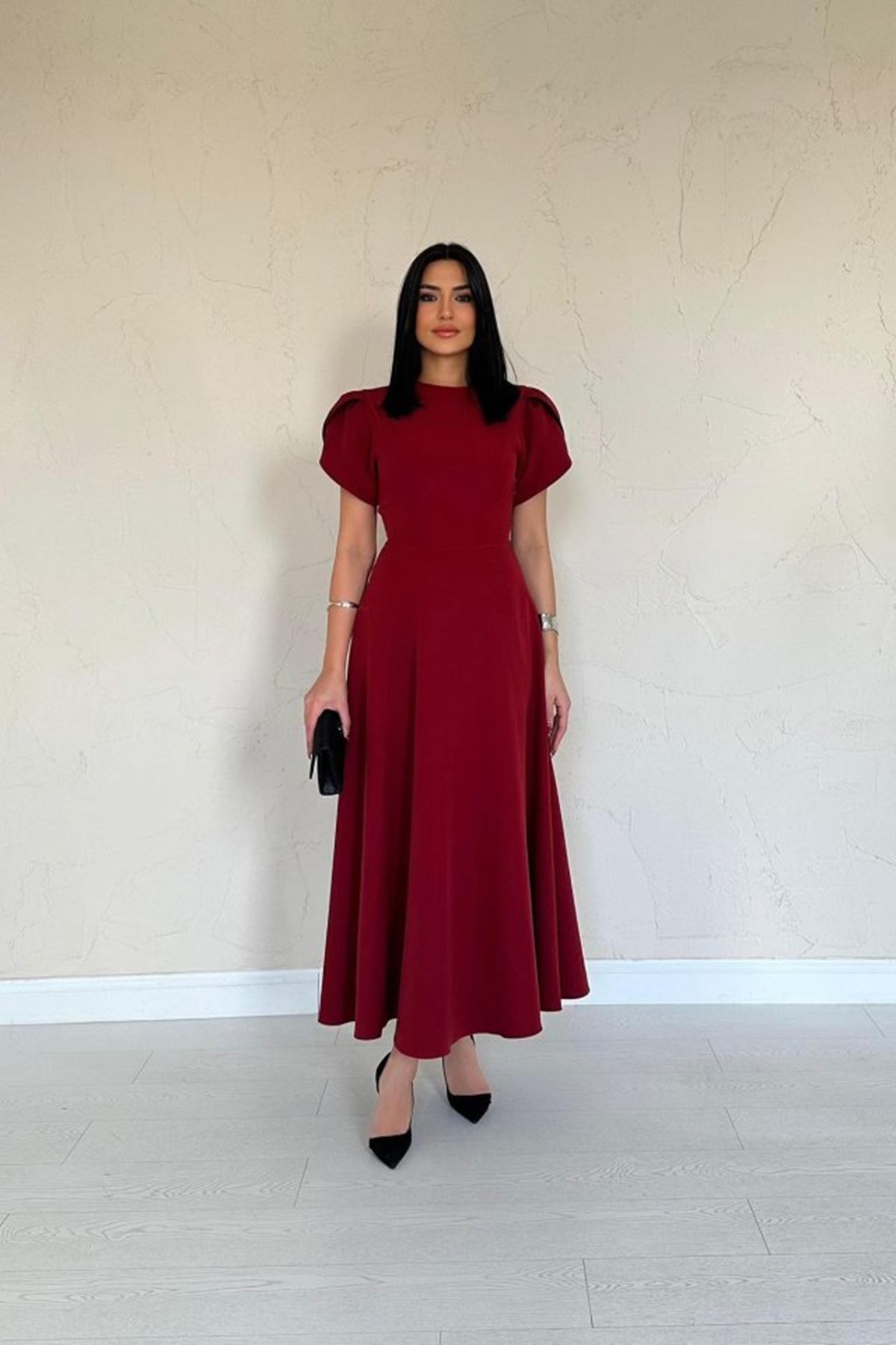 Bordo Arkası Fiyonk Garnili Britli Elbise