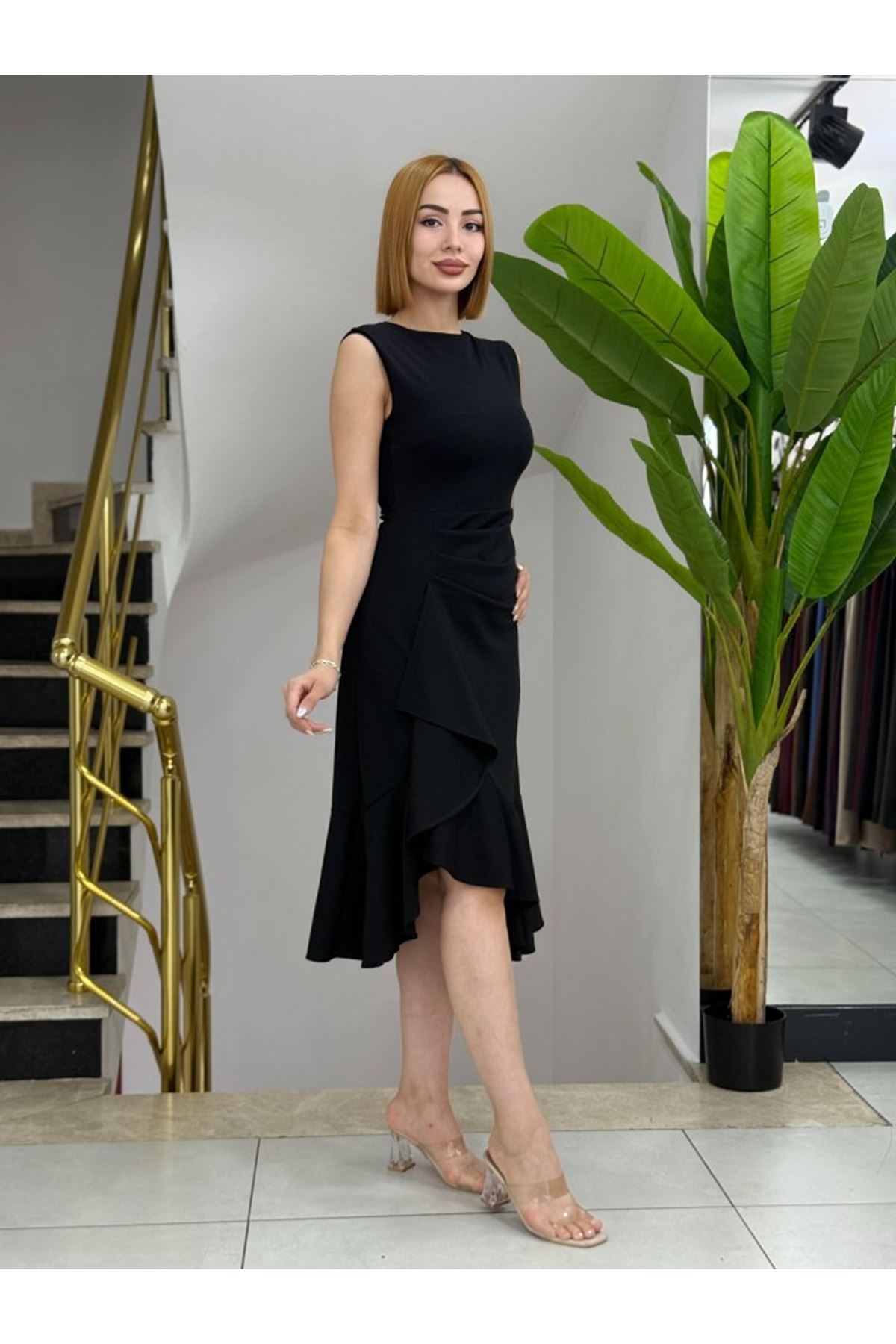 Kadın Sıfır Kollu Belden Büzgülü Eteği Volanlı Asimetrik Kesim Midi Janjan Krep Elbise