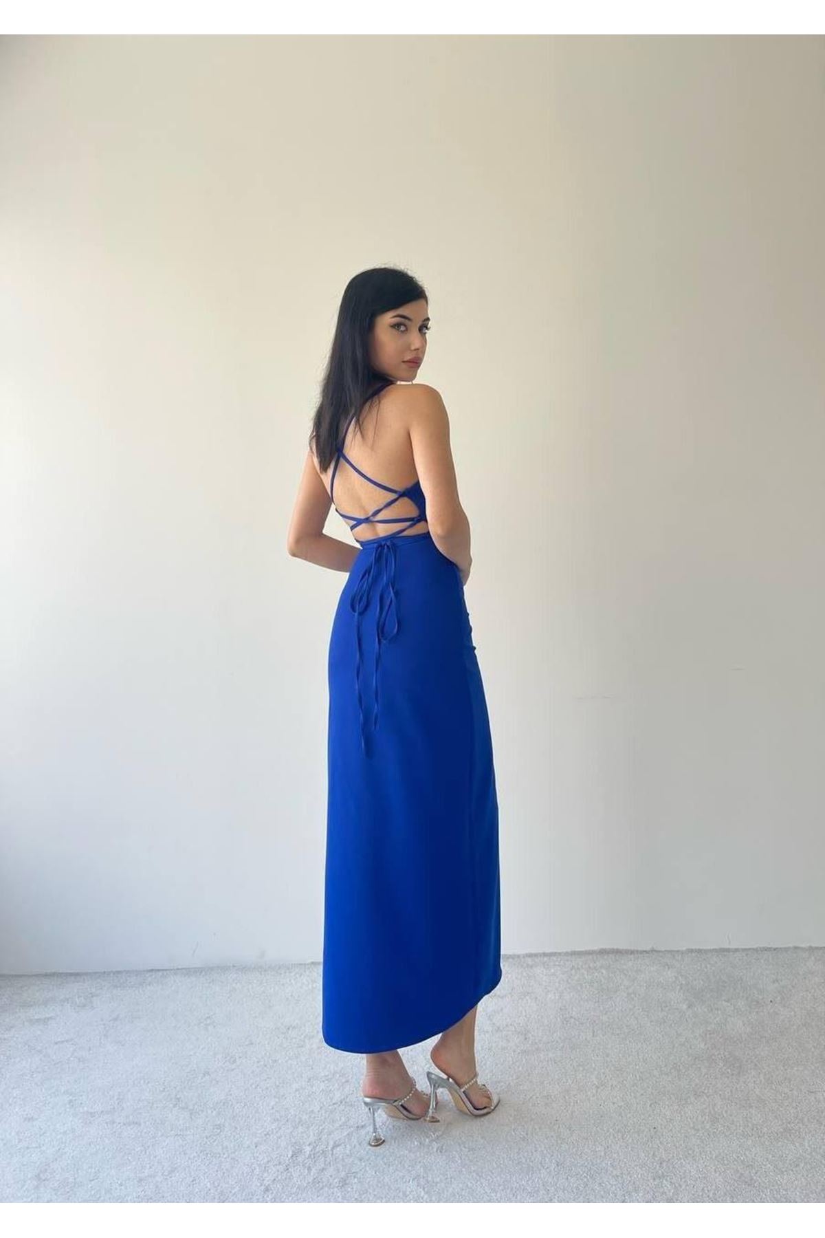 Kaitlyn Sırt Dekolteli V Yaka Yırtmaçlı Elbise