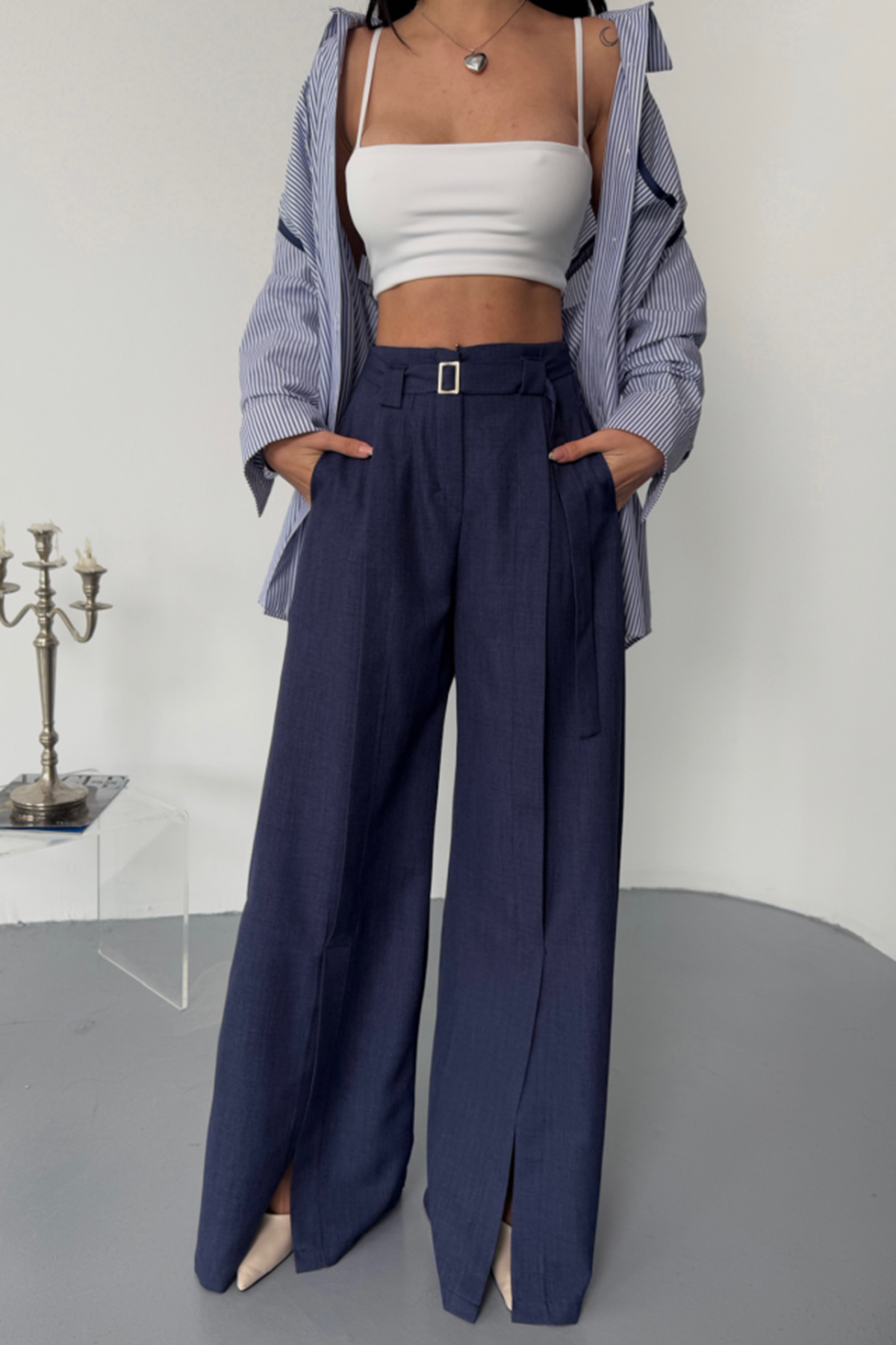 SALAŞ ÖNDEN YIRTMAÇ DETAYLI BEL KEMERLİ PANTOLON - Lacivert