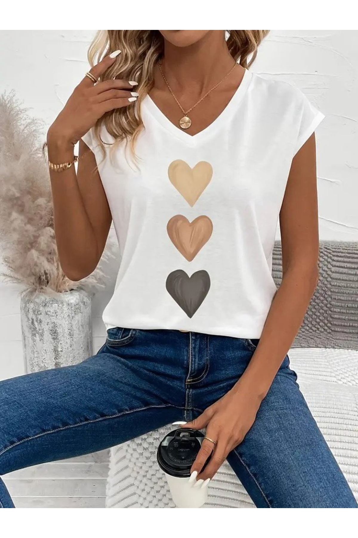 Kadın Kısa Kollu V Yakalı Kalp Desen Viskon Bluz