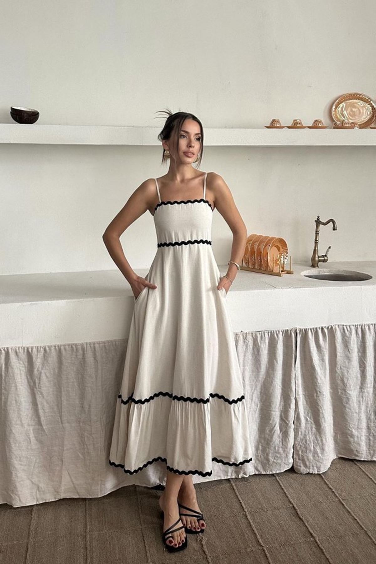 Bej Şerit Detay Keten Elbise