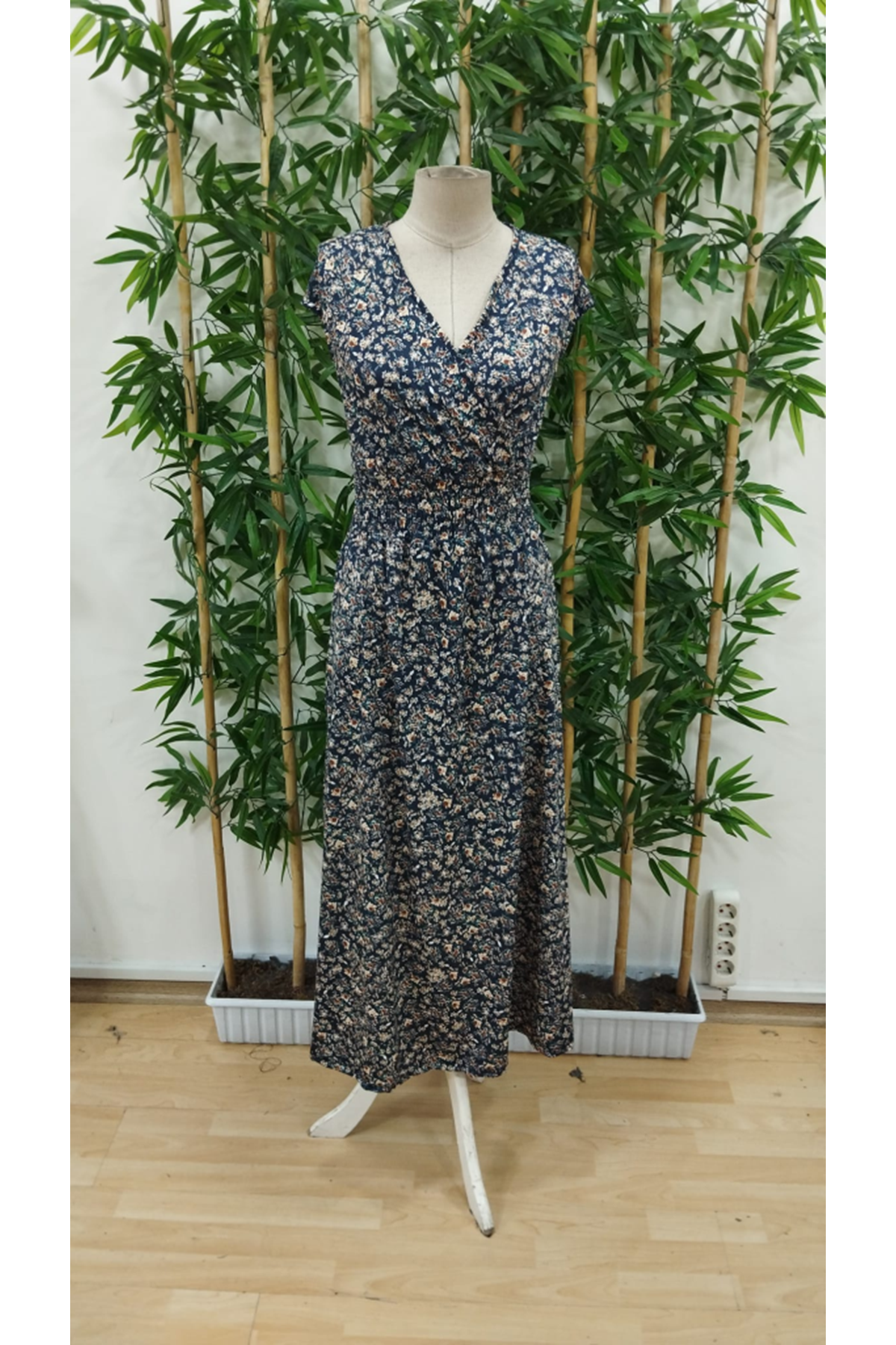 Kadın Kısa Kollu Kruvaze Yakalı çiçek Desenli Belden Lastikli Süprem Uzun Elbise