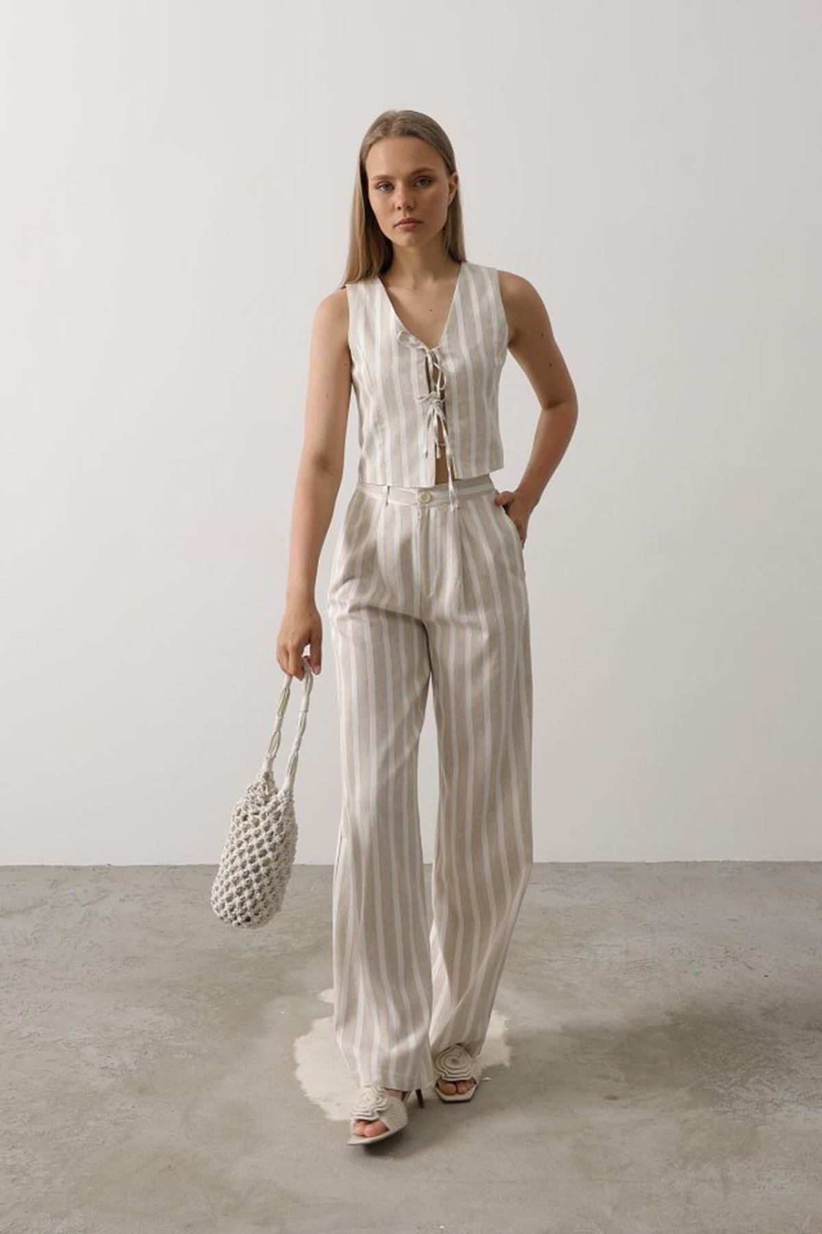 Çizgili Yelek Takım - Beyaz-Taş