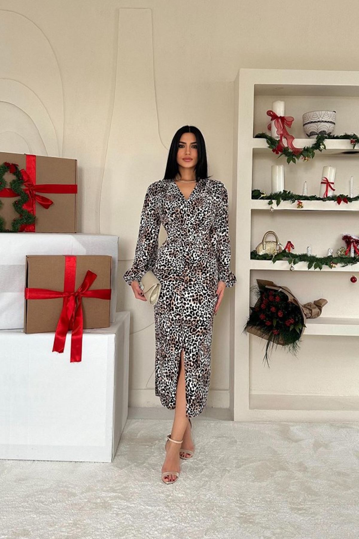 Leopar Önü Yırtmaçlı V Yaka Elbise