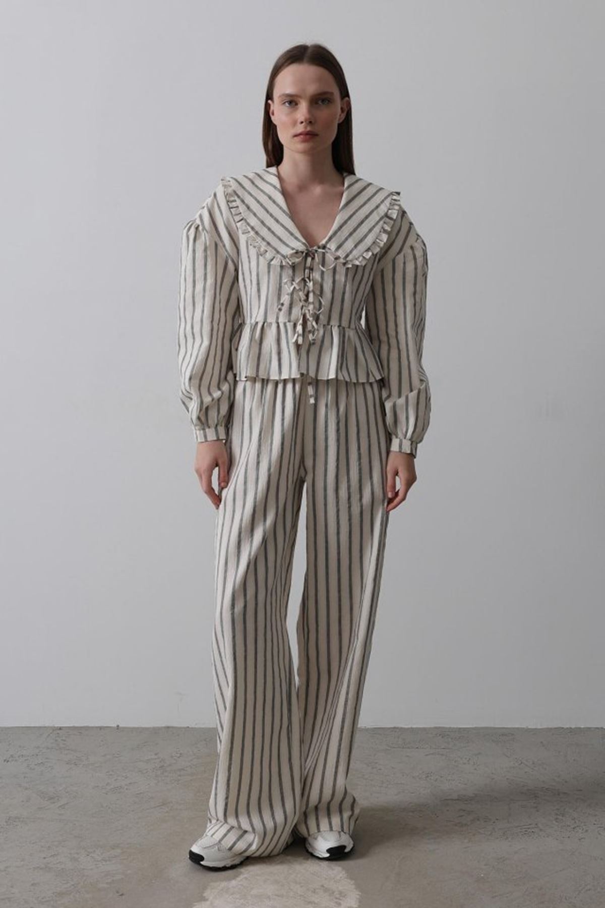 Bebe Yakalı Önü Bağlamalı Takım - Natür