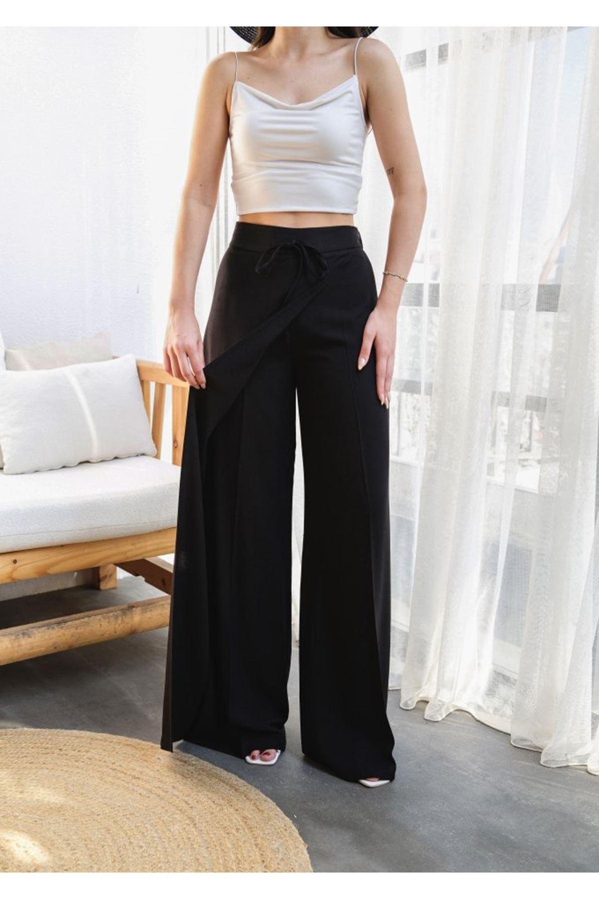 Keten Önü Çapraz Parçali Lasti̇kli̇ Ve Bağcikli Geni̇ş Paça Pantolon