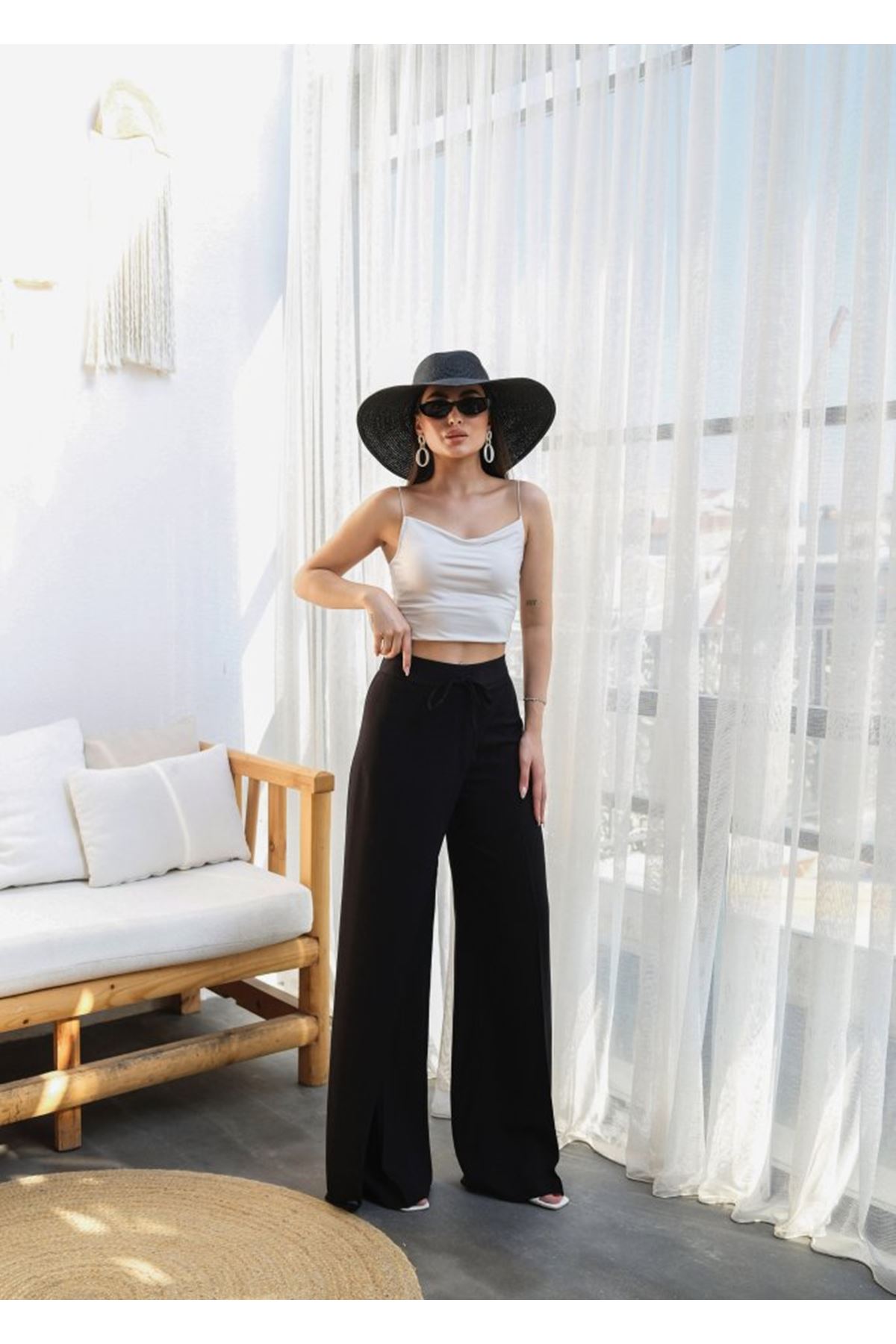 Keten Önü Çapraz Parçali Lasti̇kli̇ Ve Bağcikli Geni̇ş Paça Pantolon