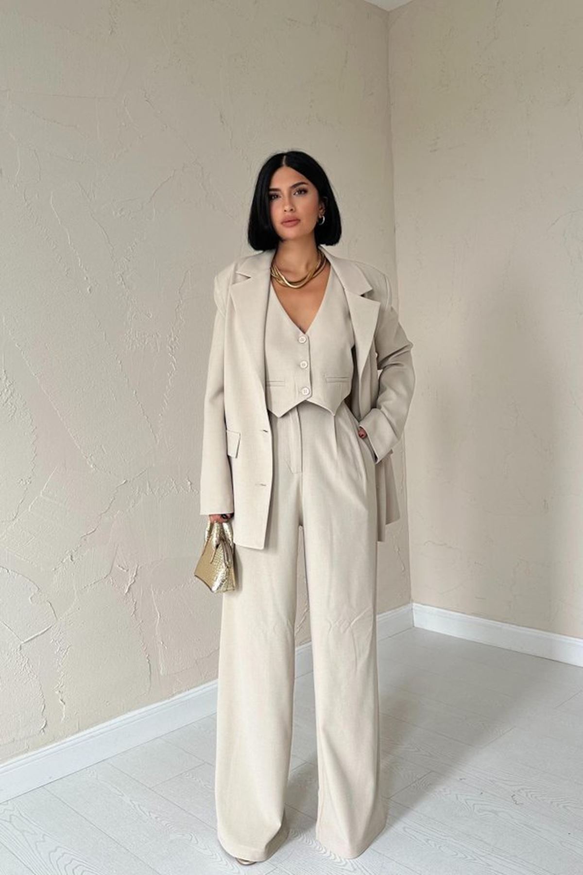 Bej Klas Ceket Ve Yelek Ve Pantolon Takım