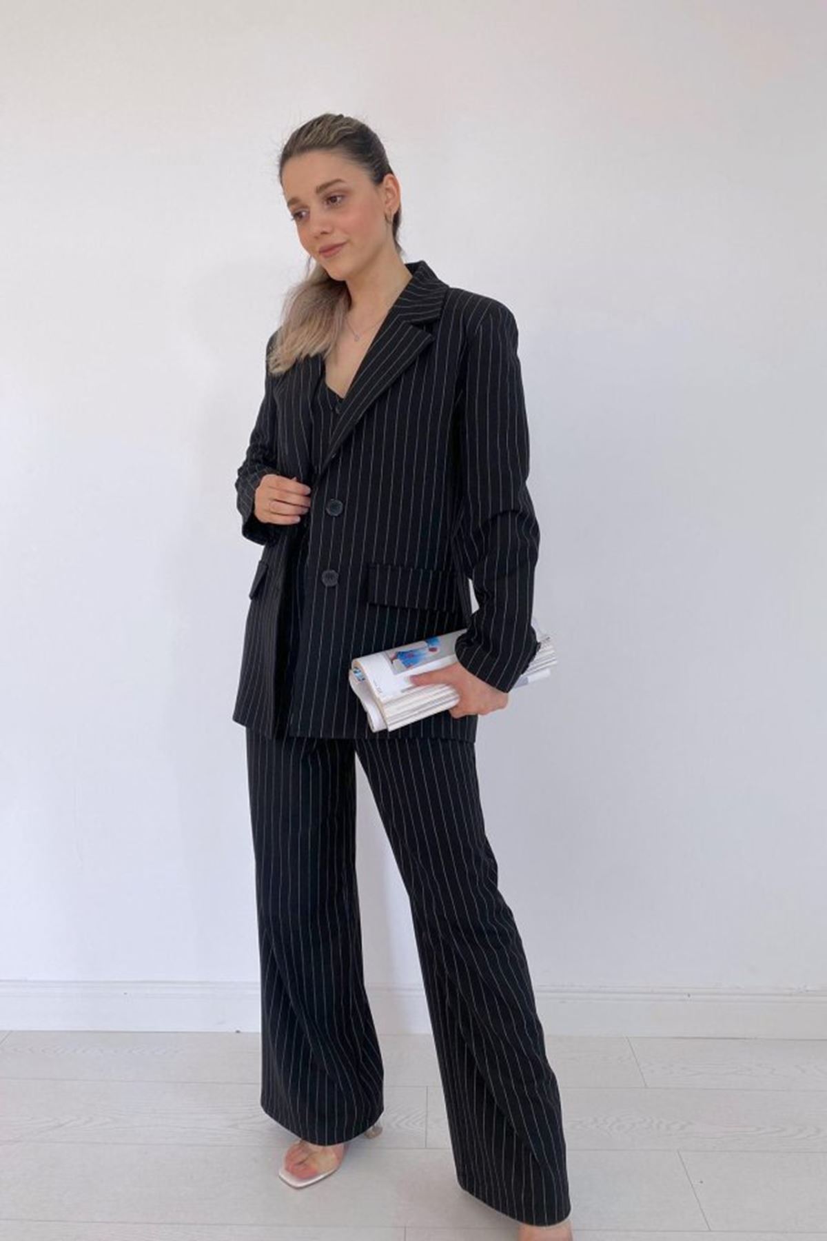 Siyah Çizgili Ceket - Yelek Ve Pantolon Takım