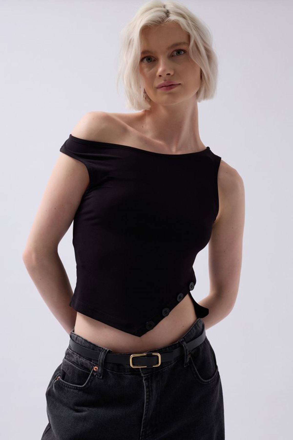 Kayık Yaka Yırtmaç Detay Bluz