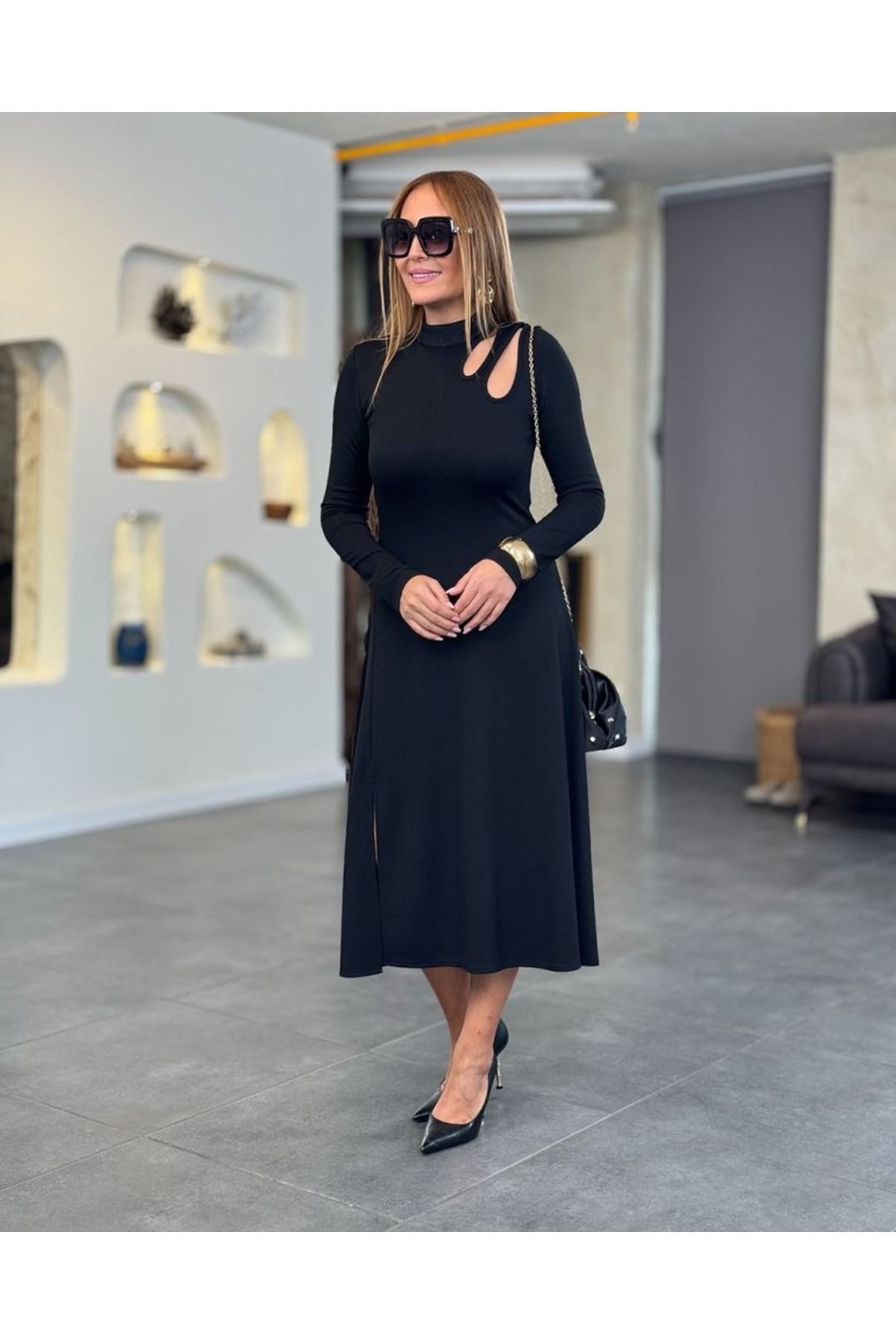 Kadın Uzun Kollu Balıkçı Yaka Omuzda Damla Detaylı Yırtmaçlı Krep Midi Elbise