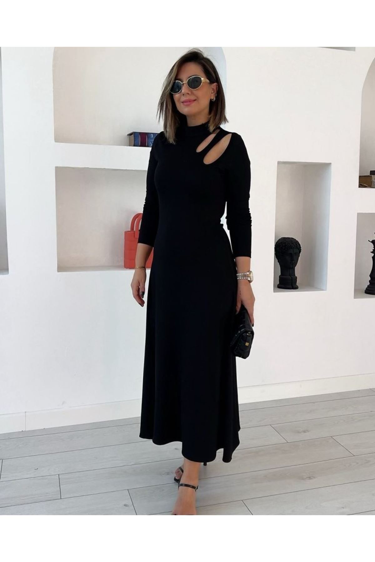 Kadın Uzun Kollu Balıkçı Yaka Omuzda Damla Detaylı Yırtmaçlı Krep Midi Elbise