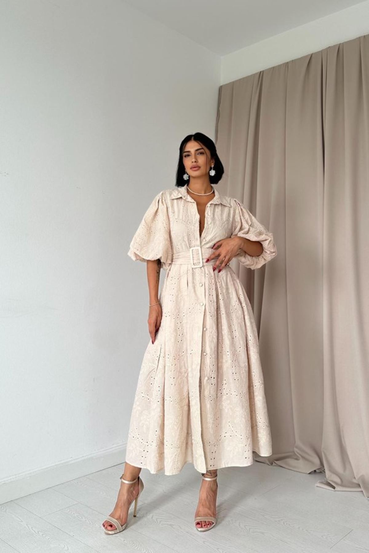 Bej Pileli Balkon Elbise