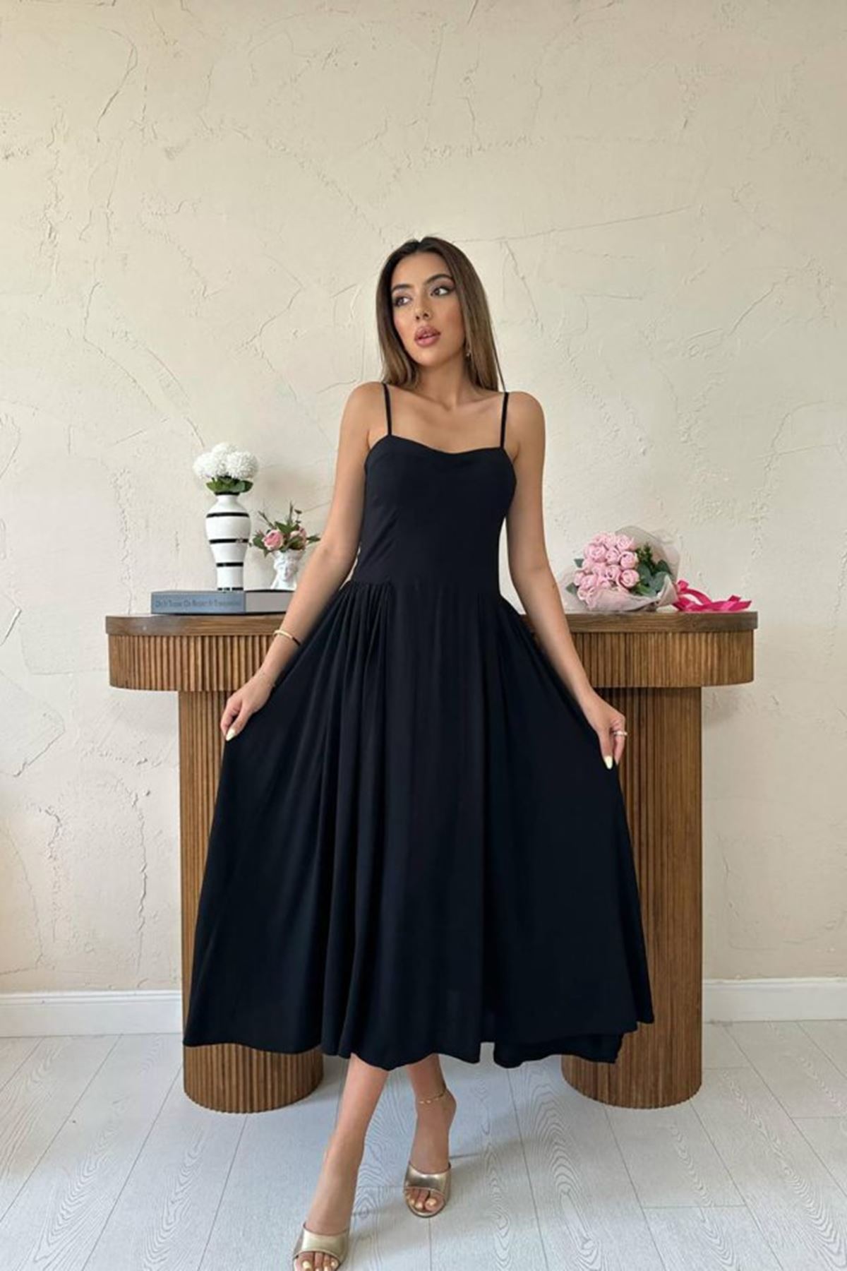 Siyah Göğüs Kuplu Uzun Büzgülü Elbise