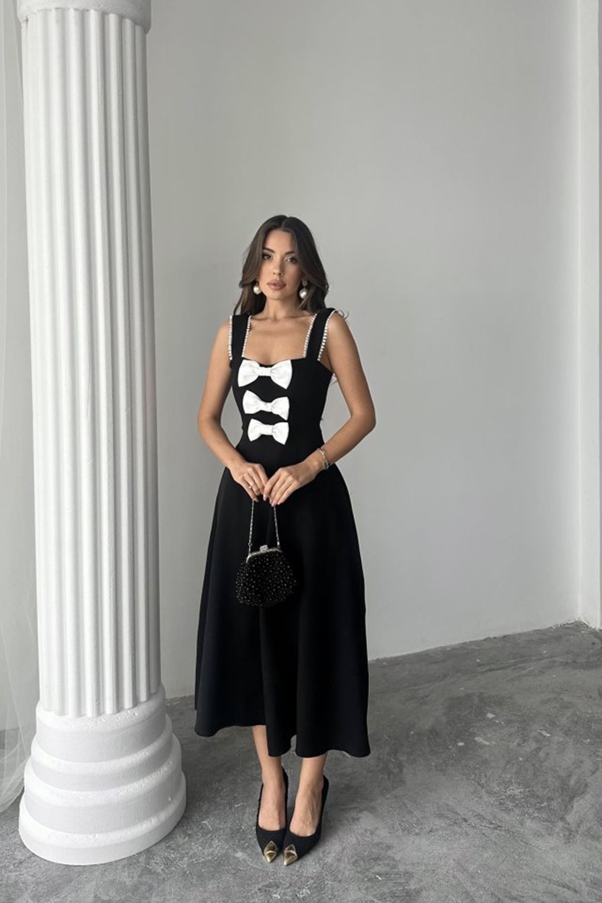 Siyah Fiyonk Garnili Dantelli Elbise