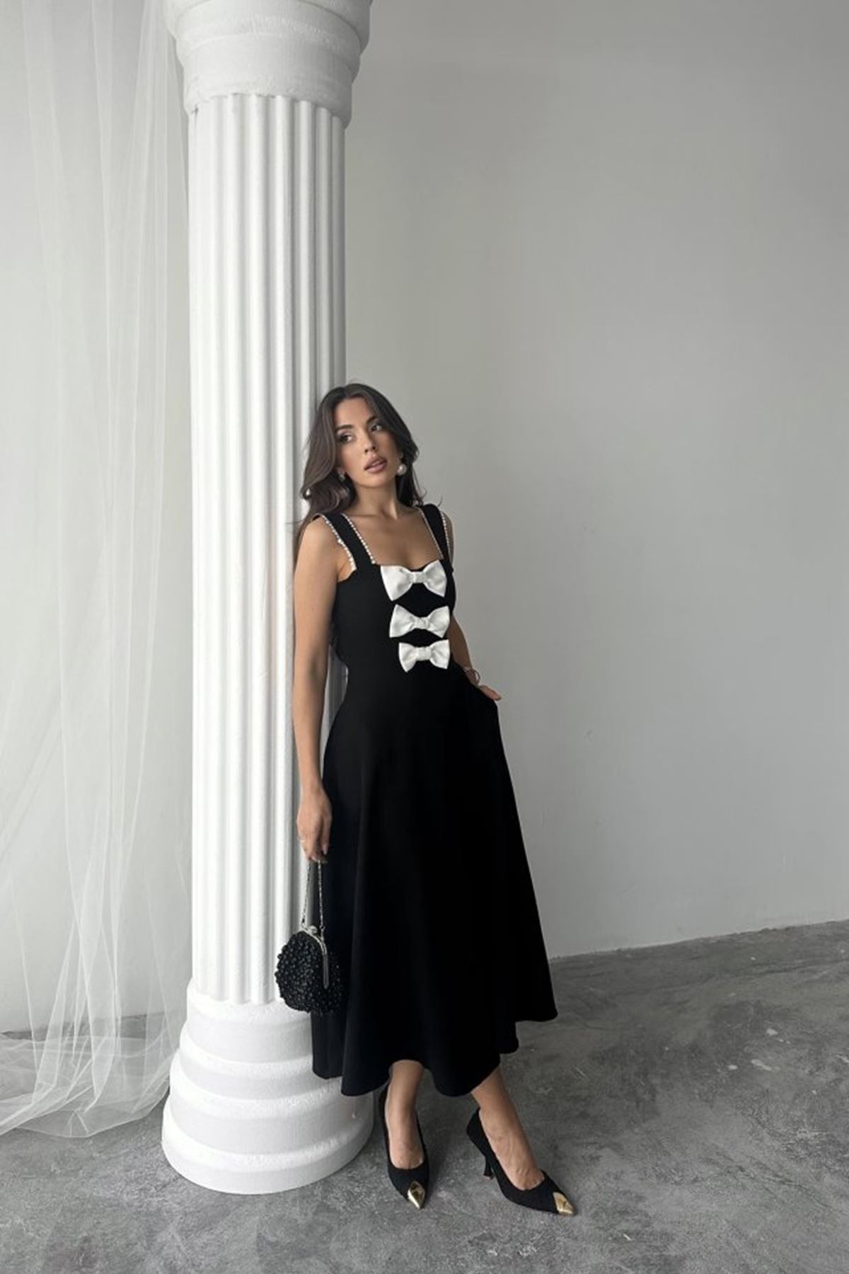 Siyah Fiyonk Garnili Dantelli Elbise