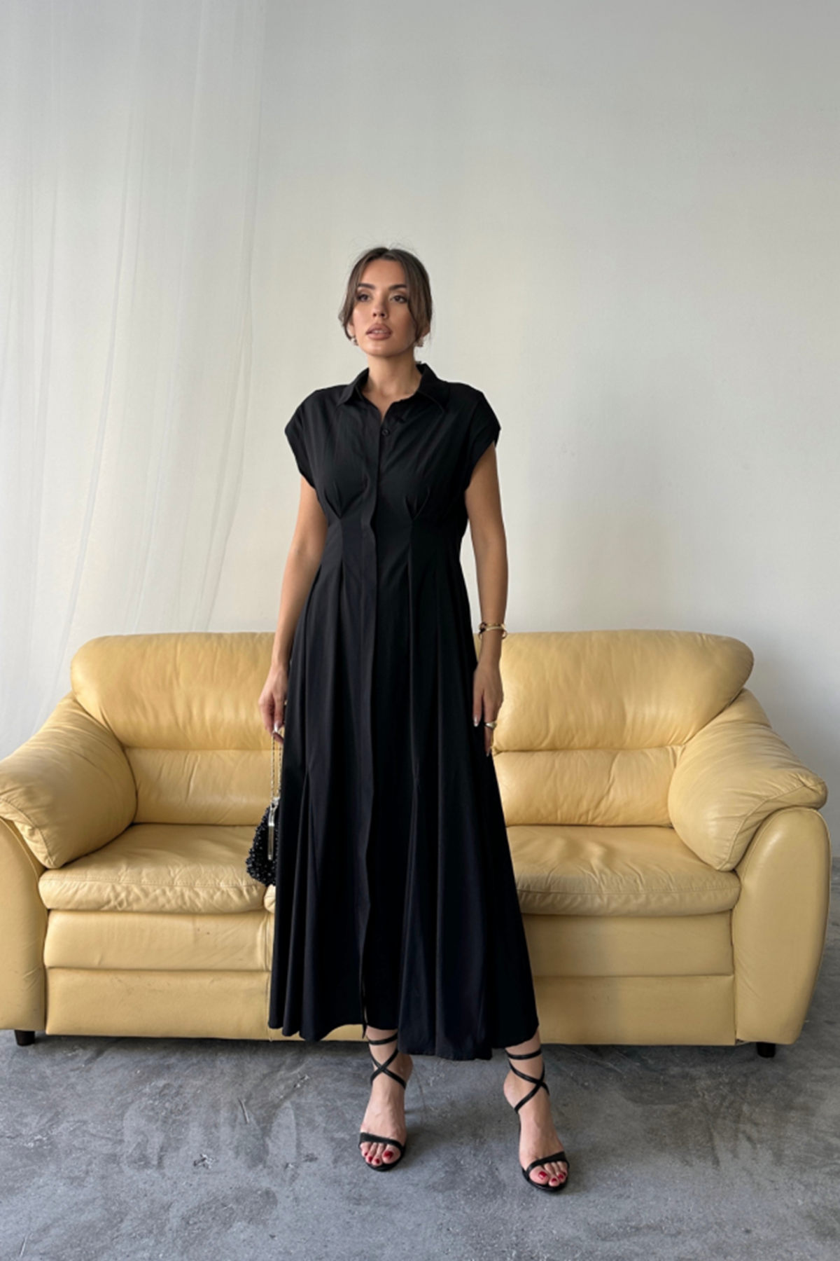 KOLSUZ VATKALI ÖNDEN DÜĞMELİBEL PENS DETAYLI POPLİN ELBİSE - Siyah