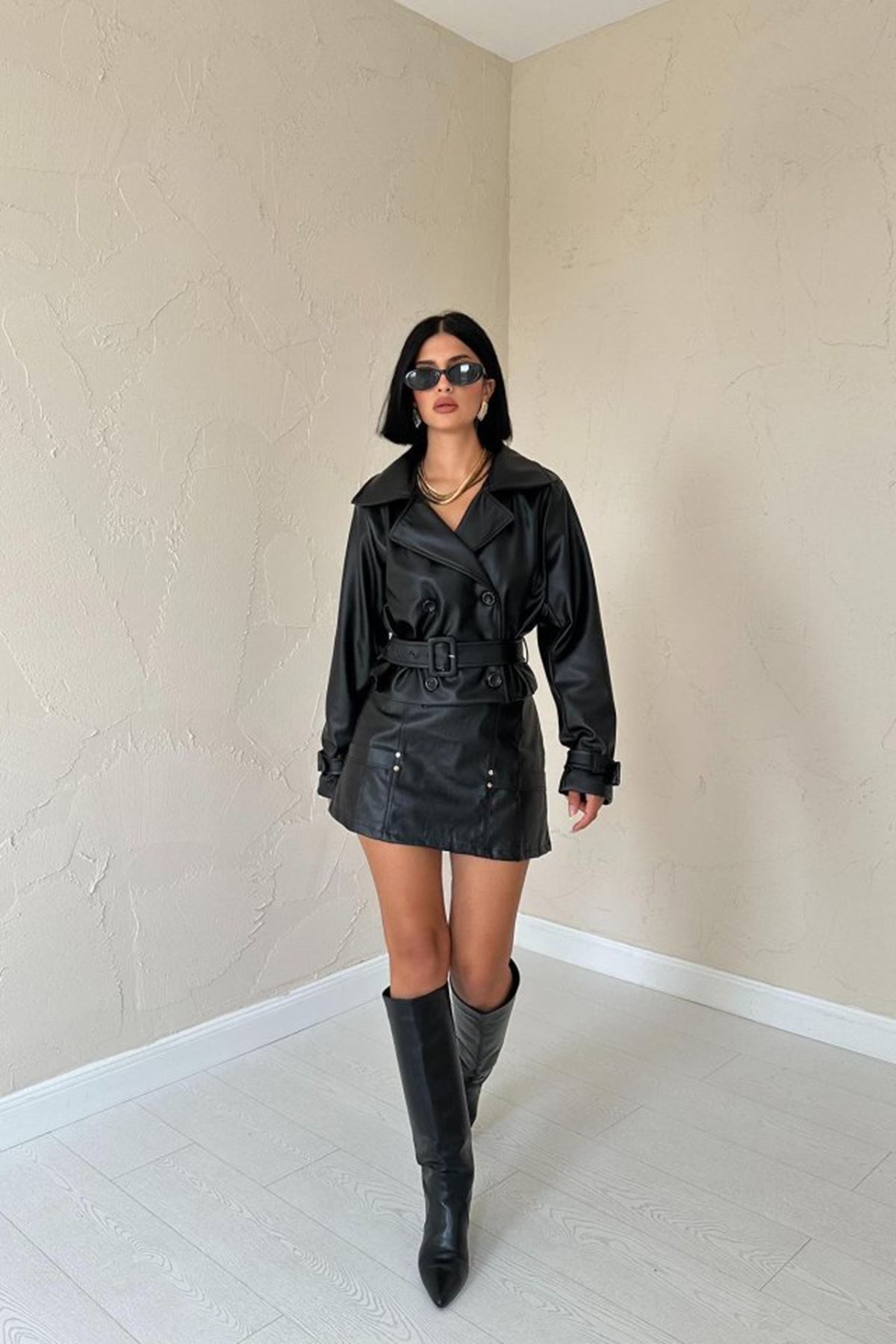 Siyah Kemerli Deri Ceket