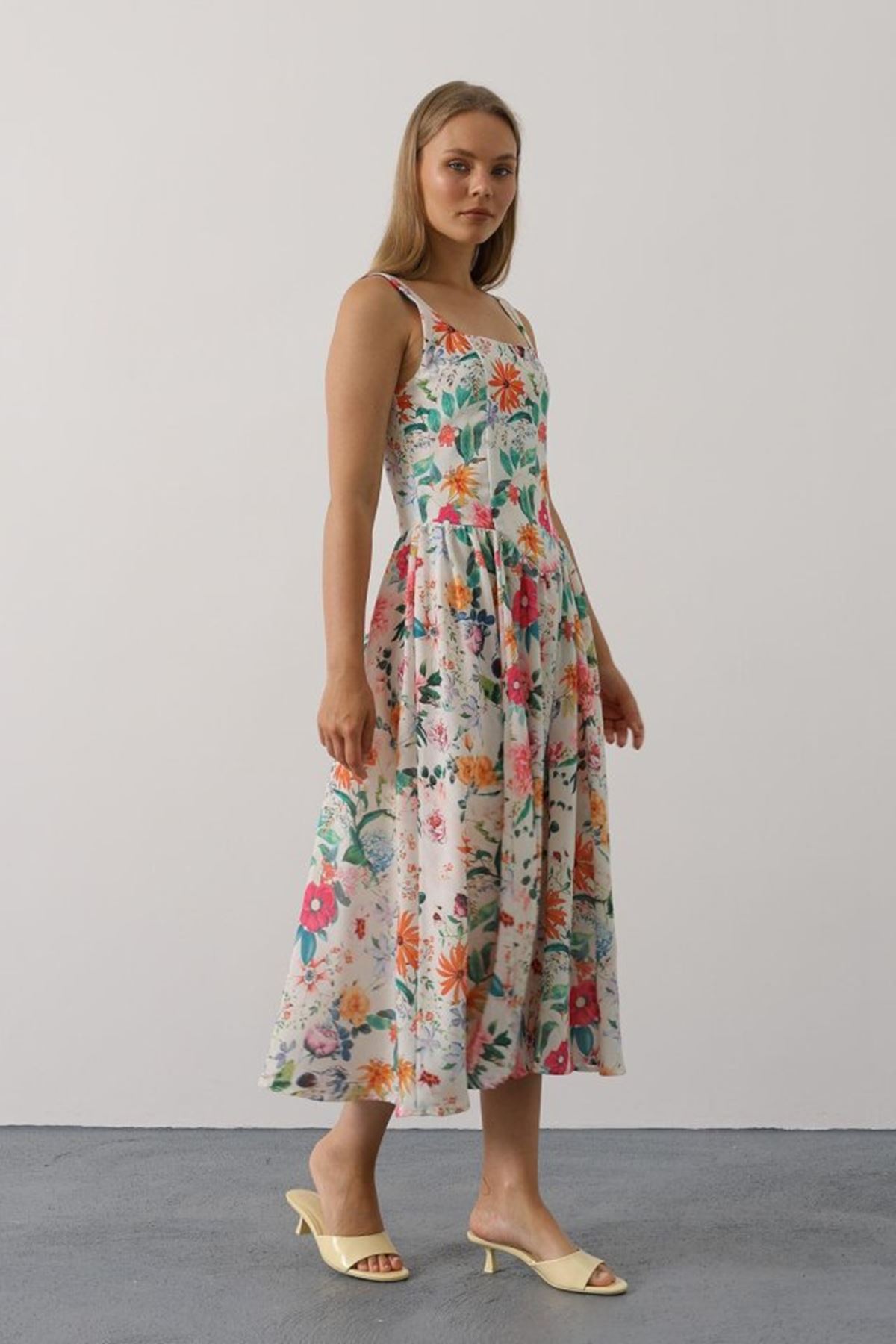 Çiçek Desenli Askılı Elbise - Pembe Çiçek