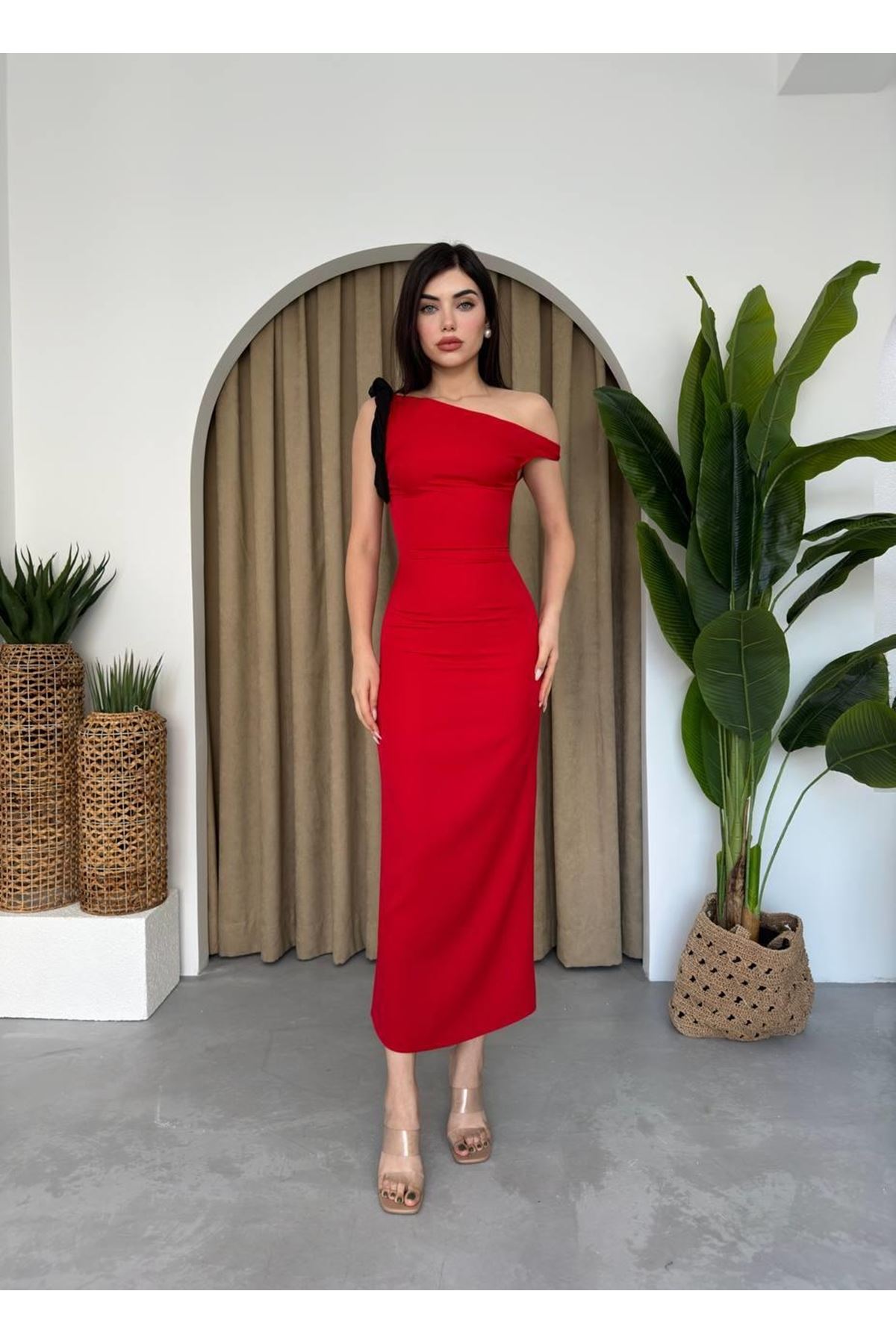 Jovani Omuz Detaylı Elbise